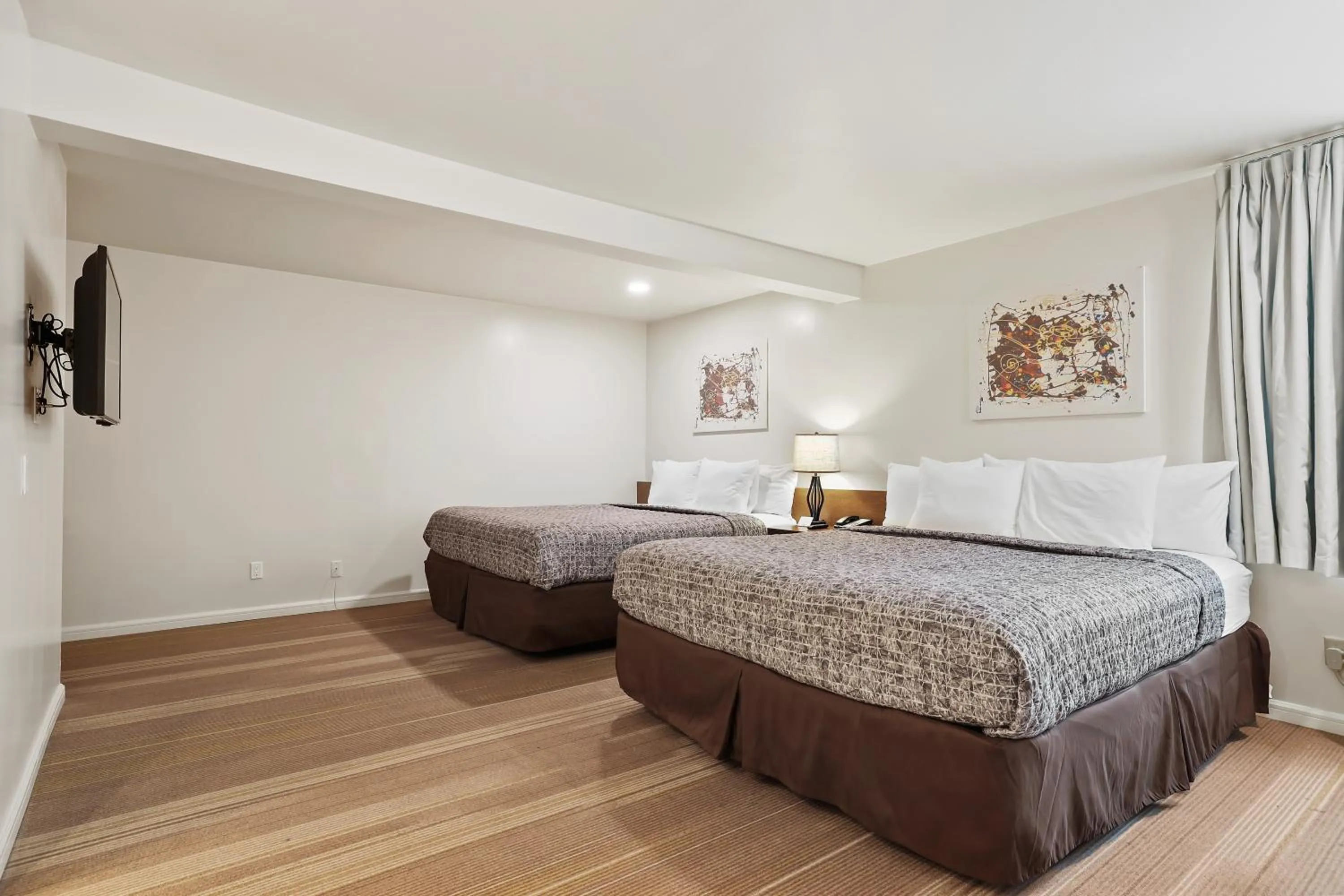 Deluxe Family Room in Brookhurst Plaza Inn