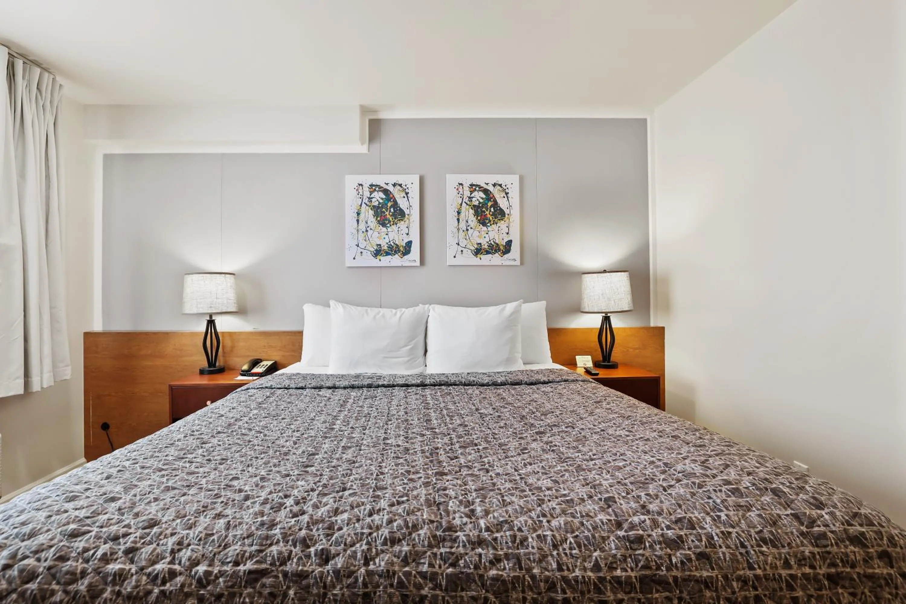 King Room in Brookhurst Plaza Inn