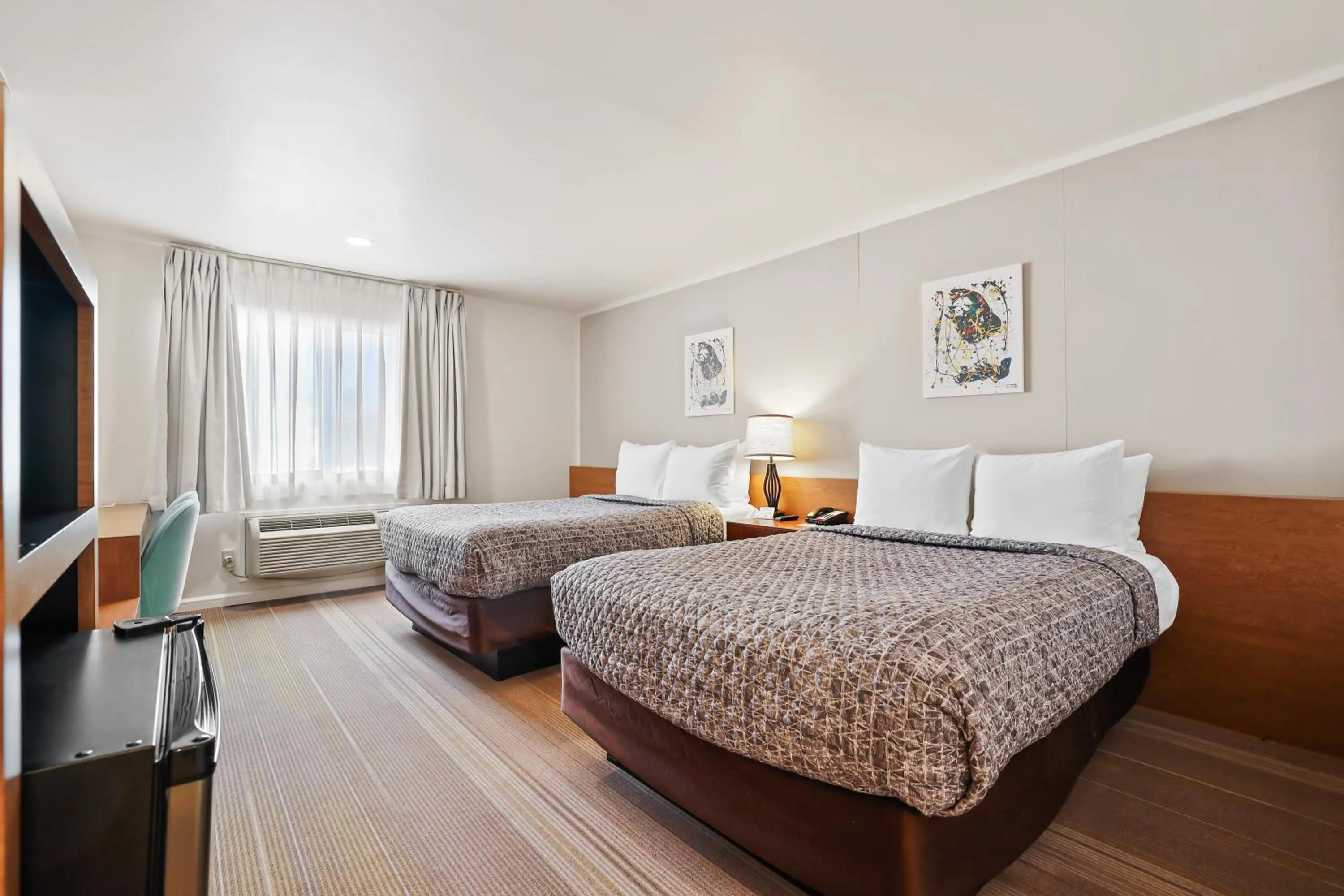 Queen Room in Brookhurst Plaza Inn