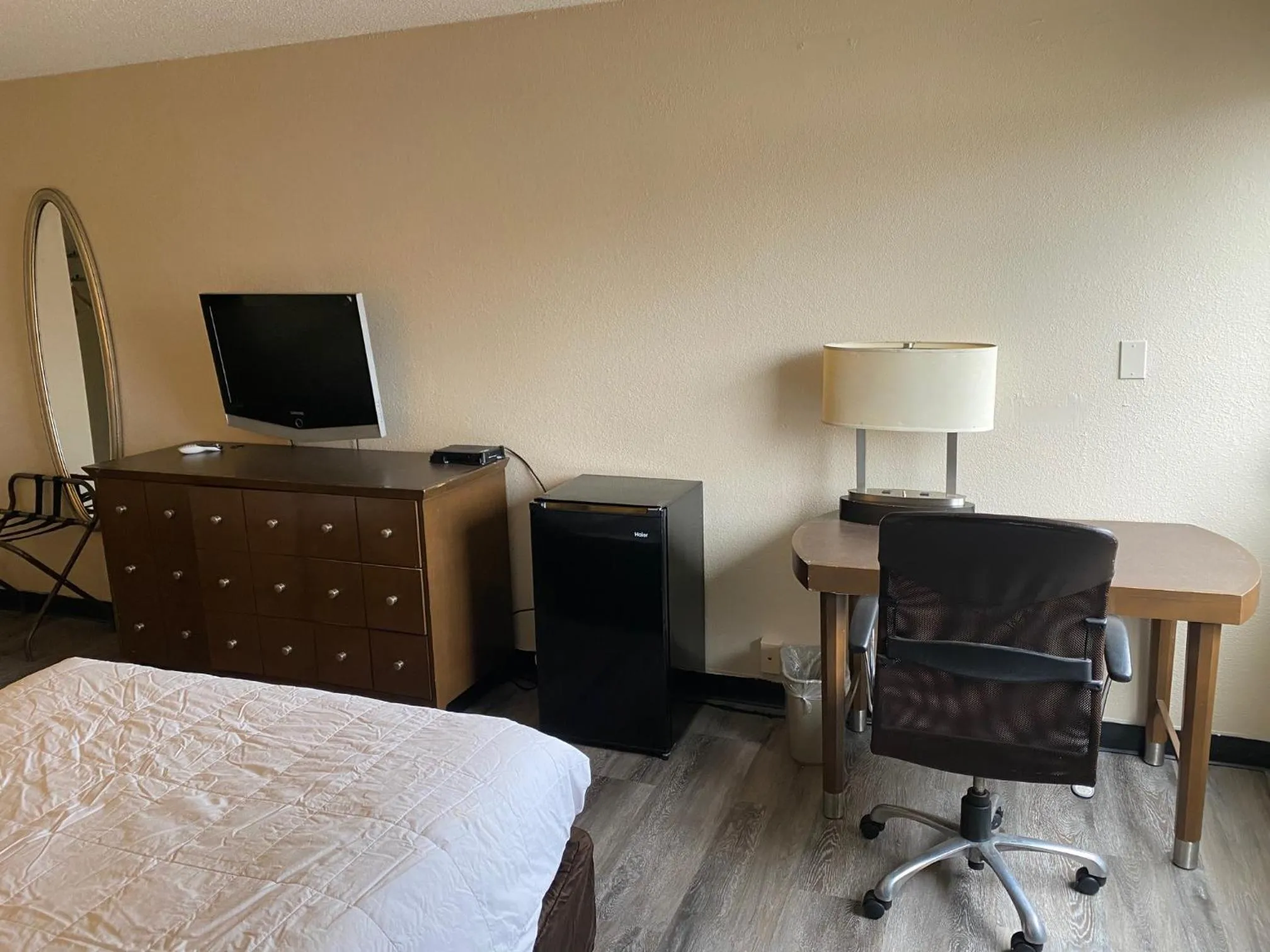 King Room - Disability Access in Motel 6 Rochester, NY - Airport