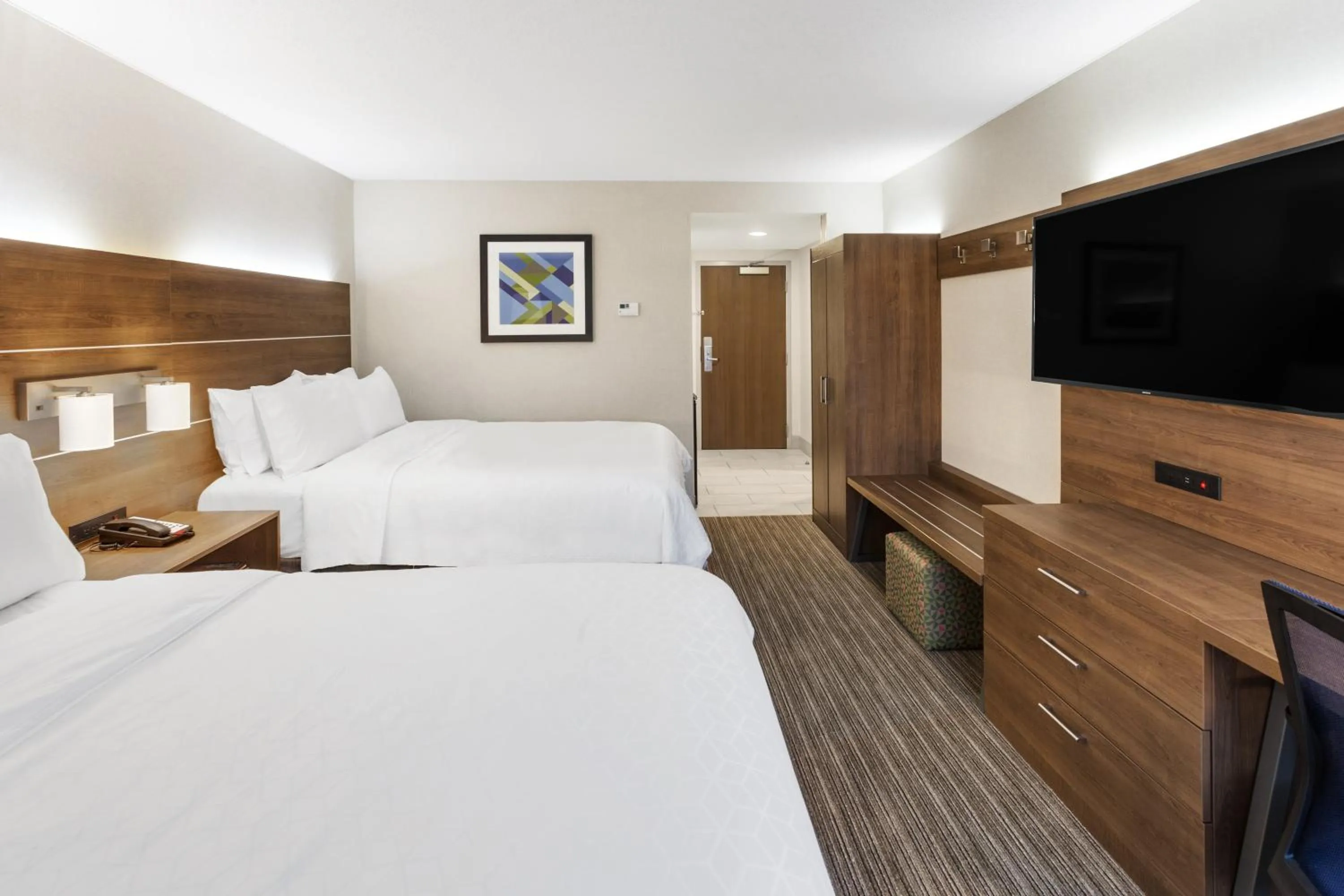 Standard Queen Room with Two Queen Beds and Mobility Accessible Tub in Holiday Inn Express & Suites Tilton by IHG