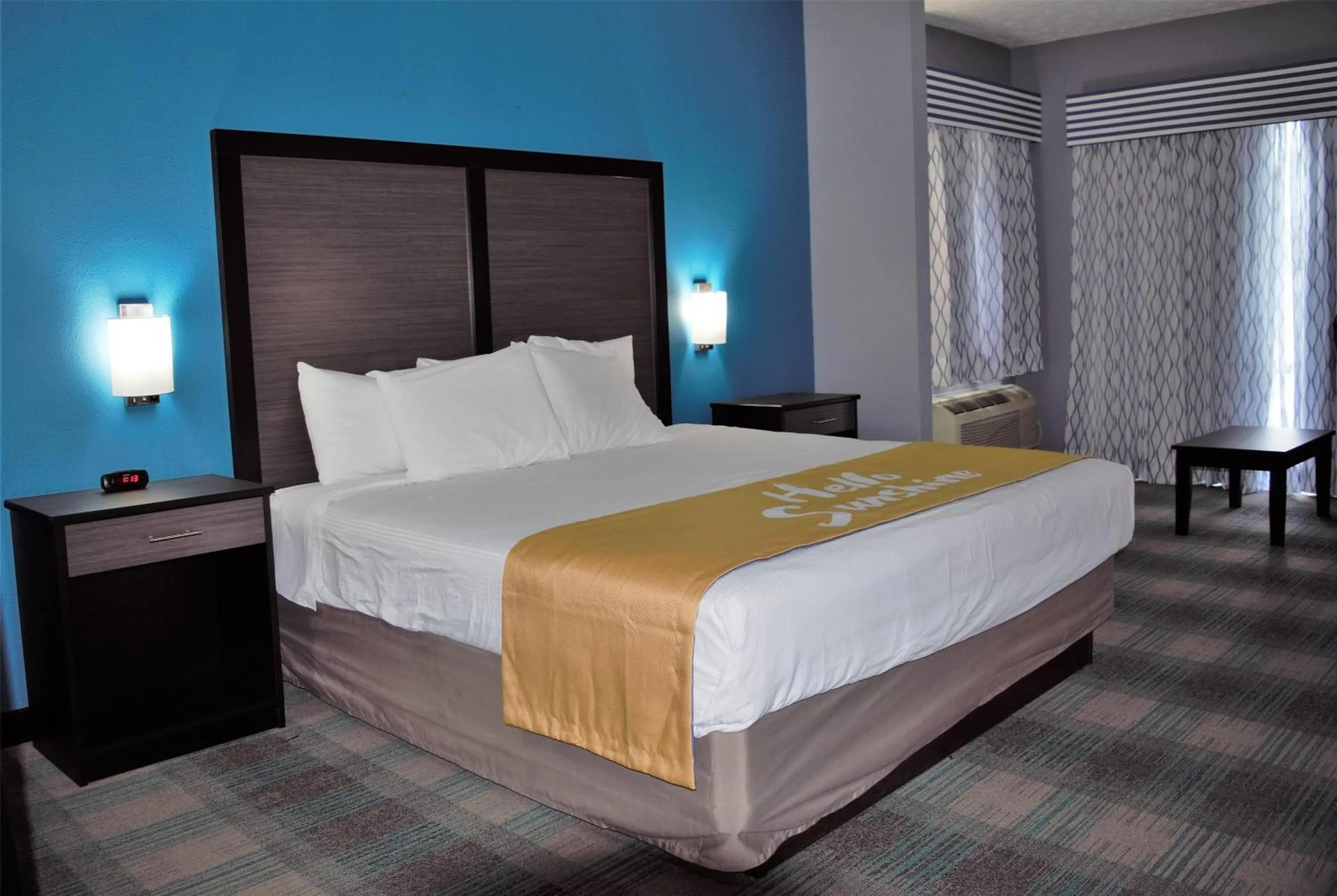 King Suite - Smoking in Days Inn by Wyndham Montgomery