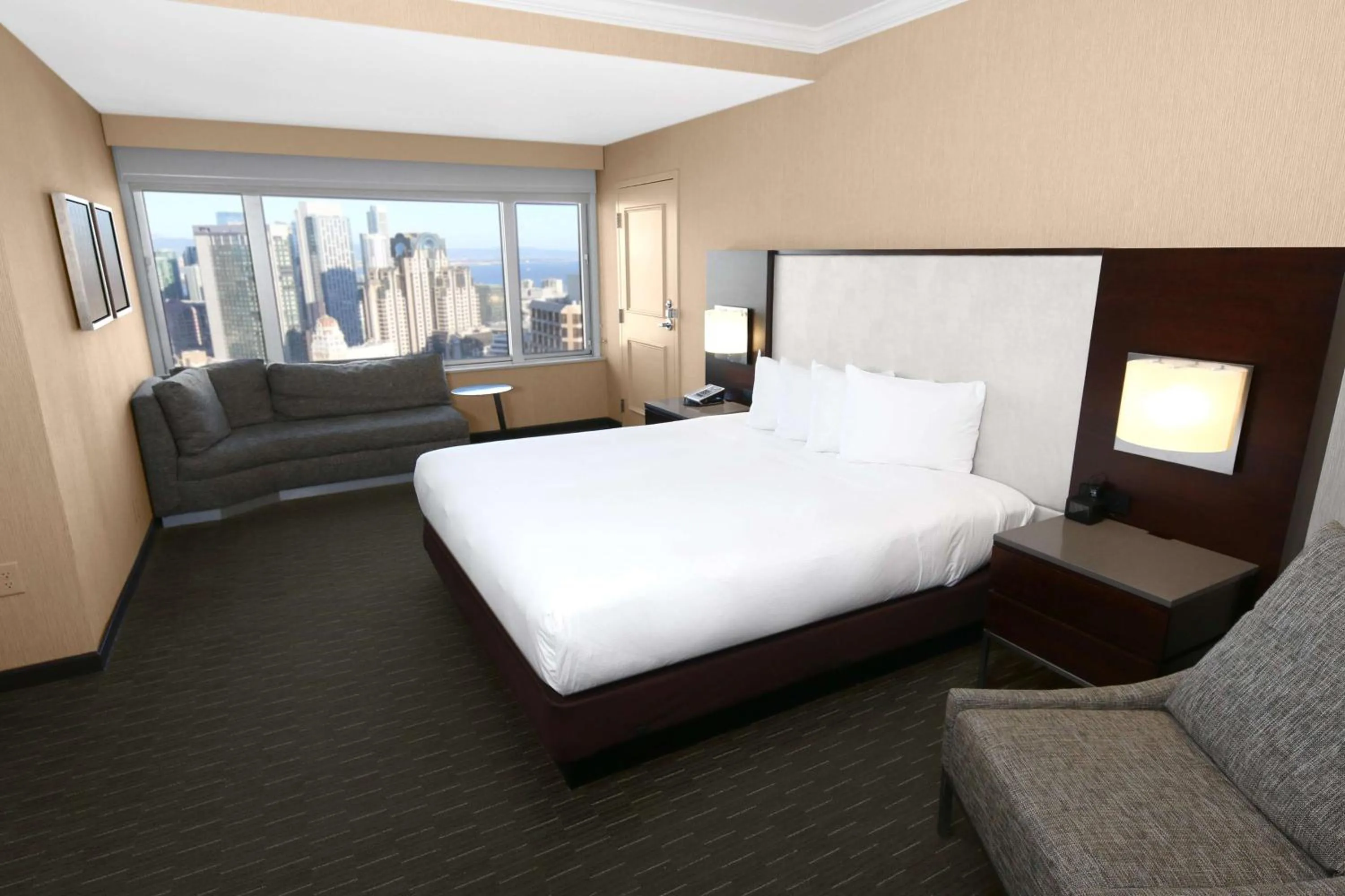 Skyline View - One King Bed Junior Suite in Hilton San Francisco Union Square