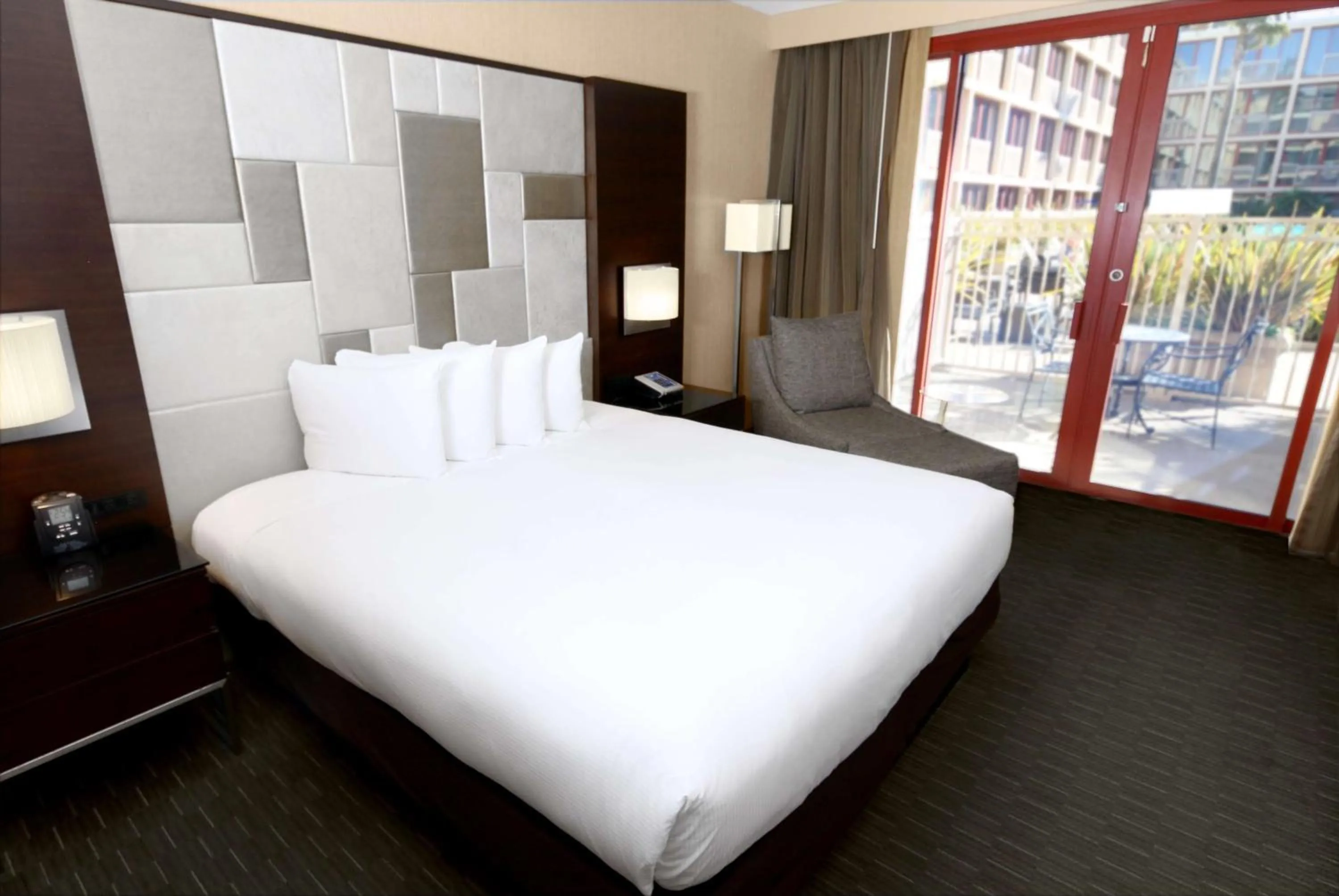 King Room with Terrace and Pool View in Hilton San Francisco Union Square