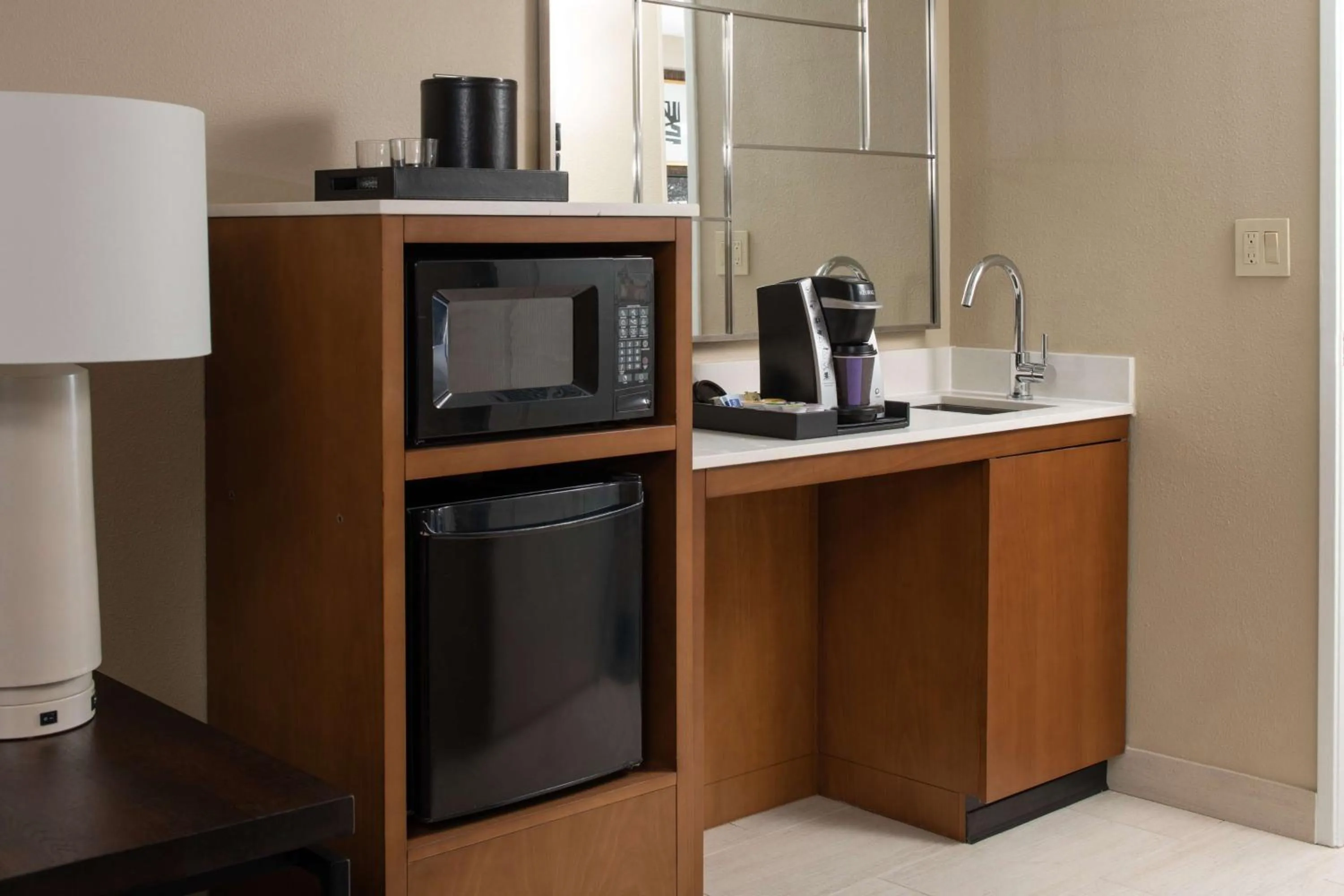 One-Bedroom Suite - Mobility Access/Bath Tub in Embassy Suites by Hilton San Francisco Airport Oyster Point