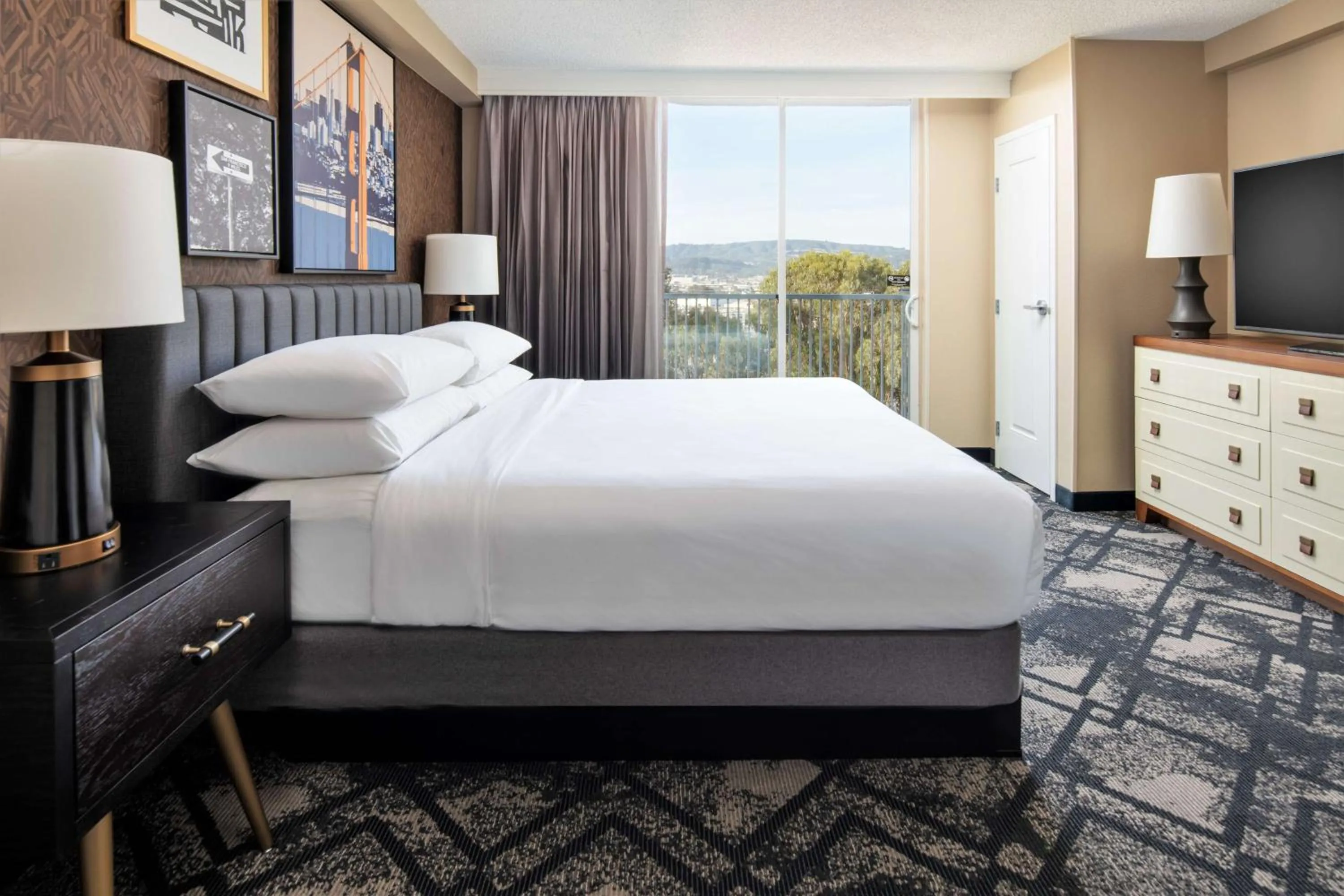 One-Bedroom King Suite with Roll-In Shower - Mobility Access/Non-Smoking in Embassy Suites by Hilton San Francisco Airport Oyster Point