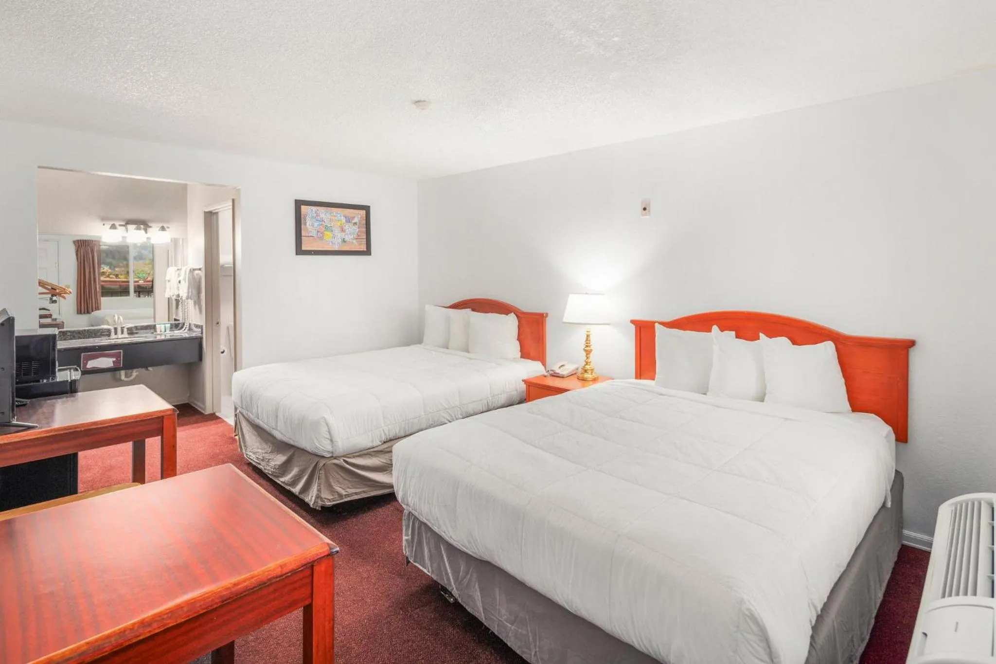 2 Queen Bed in Inn at Lake Washington By OYO I-405