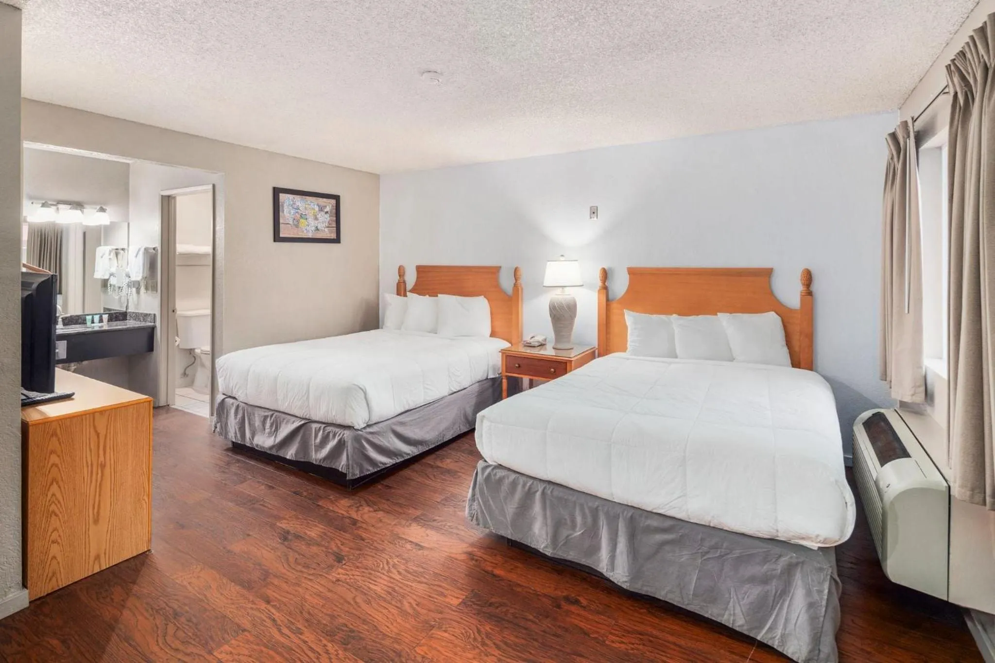 2 Queen Bed Suite in Inn at Lake Washington By OYO I-405