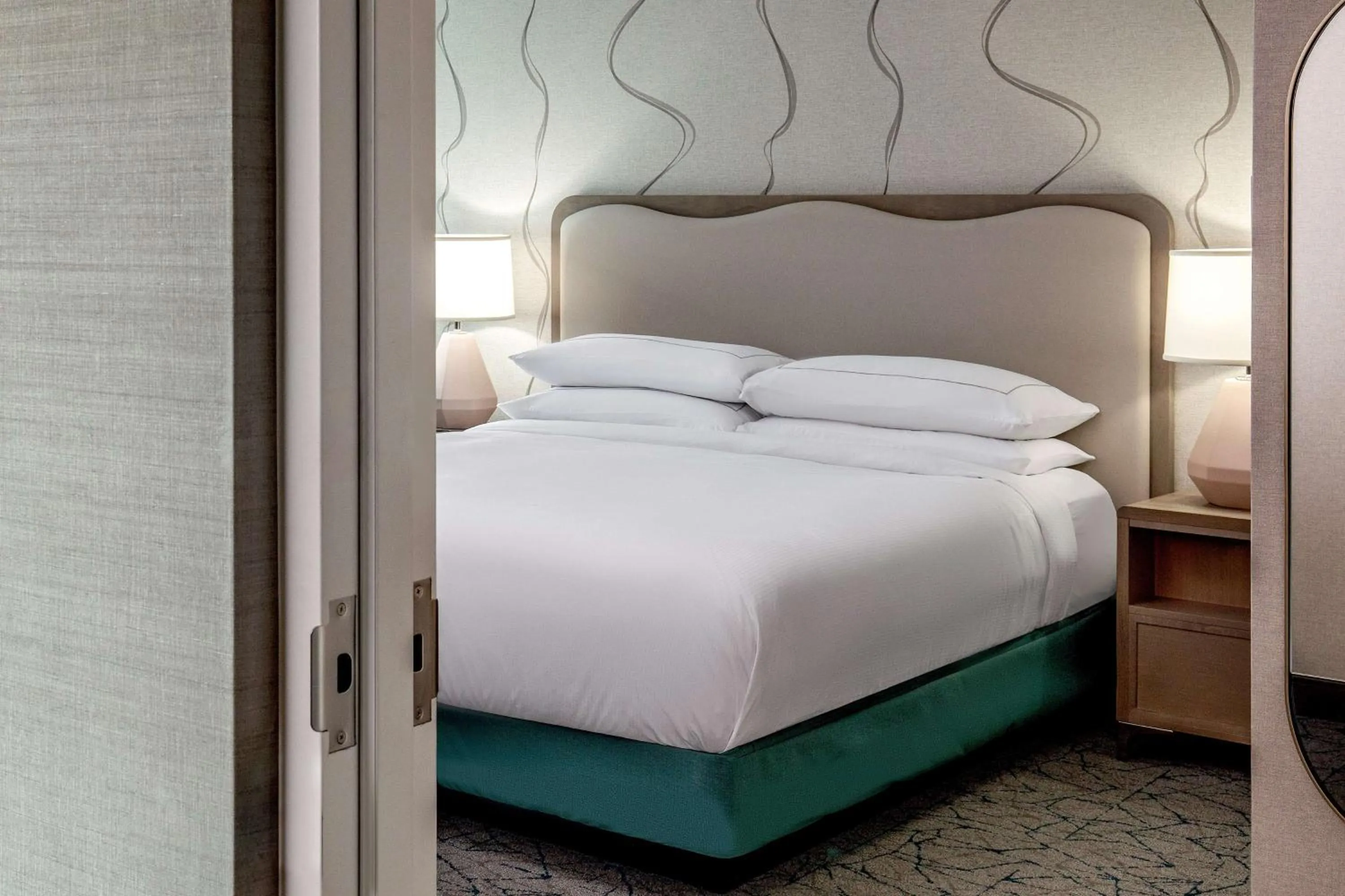 Queen Room - Disability Access in DoubleTree by Hilton Hotel and Conference Center Chicago North Shore