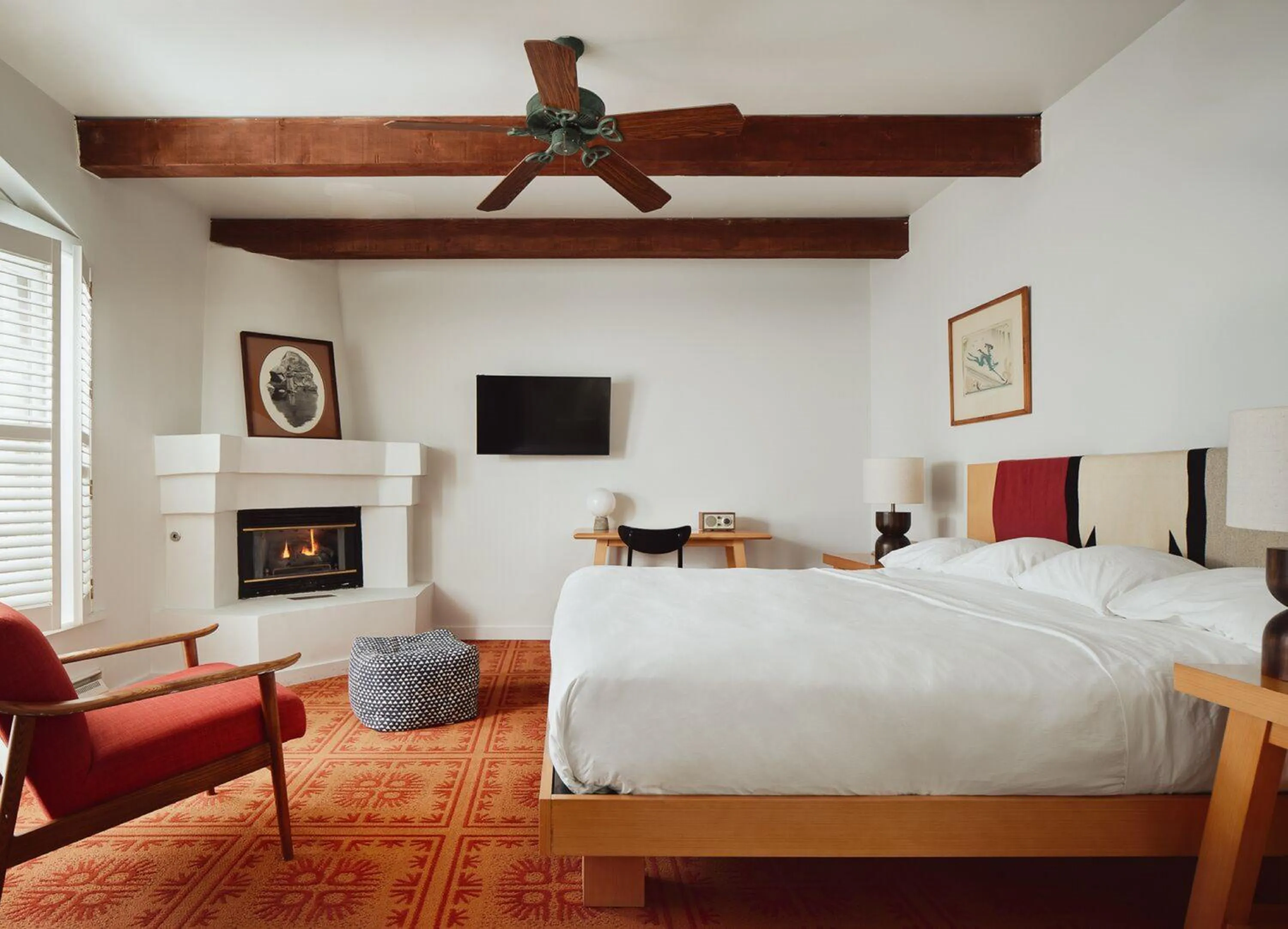 King Room with Fireplace in El Rey Court