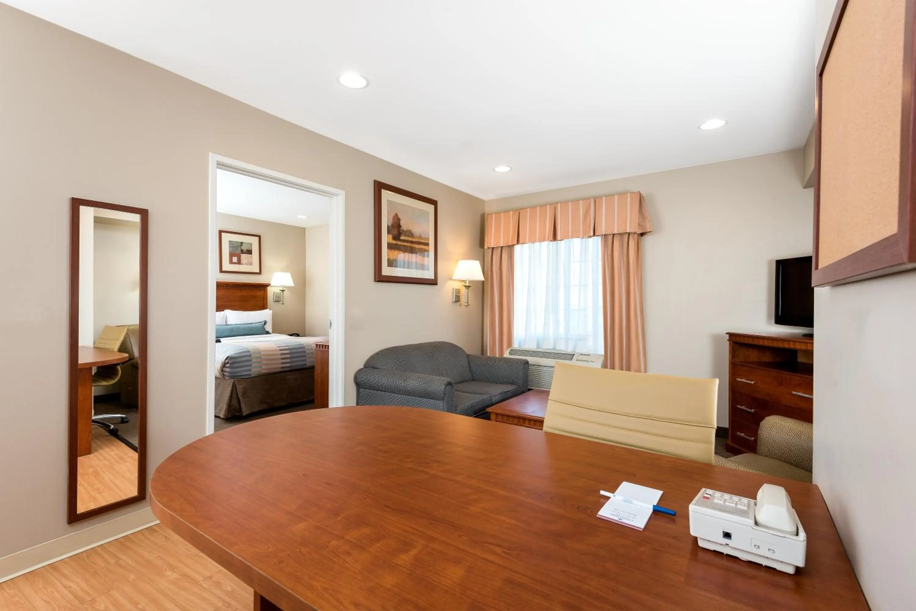 One-Bedroom Queen Suite in Candlewood Suites LAX Hawthorne by IHG