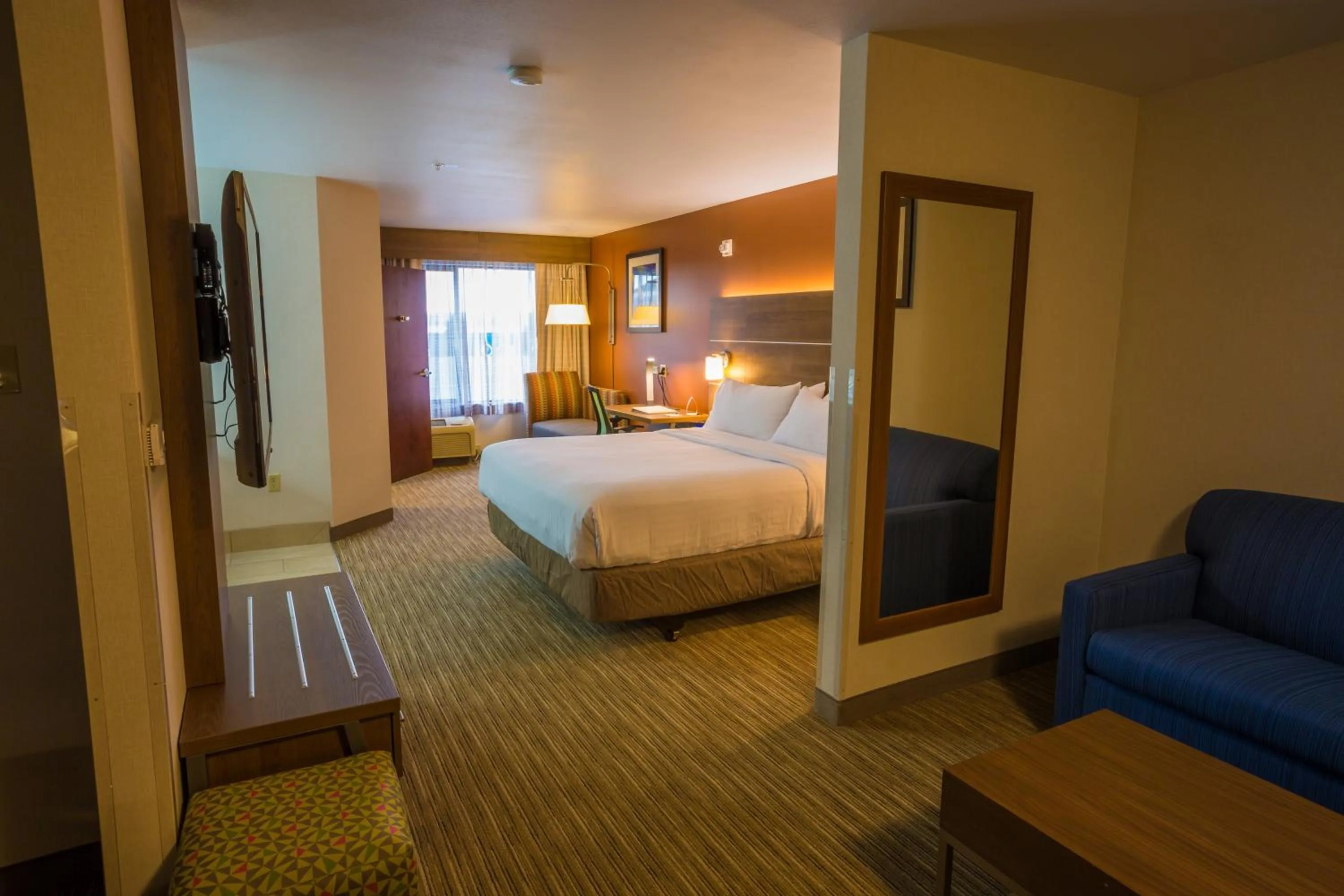 King Suite in Holiday Inn Express Hotel & Suites Pasco-TriCities by IHG