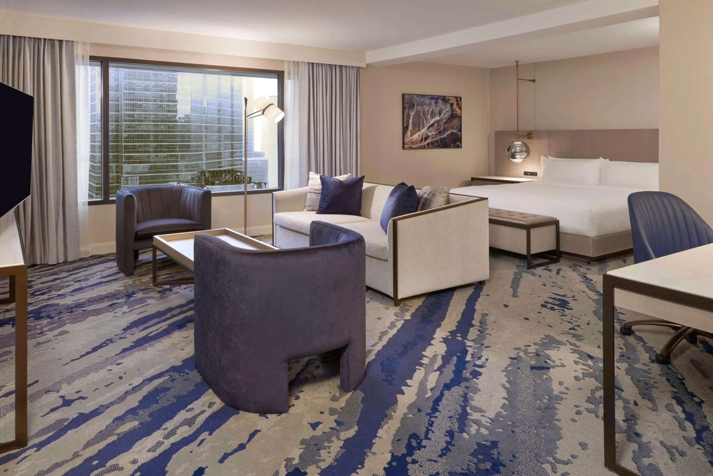 Junior King Suite in Hilton Toronto