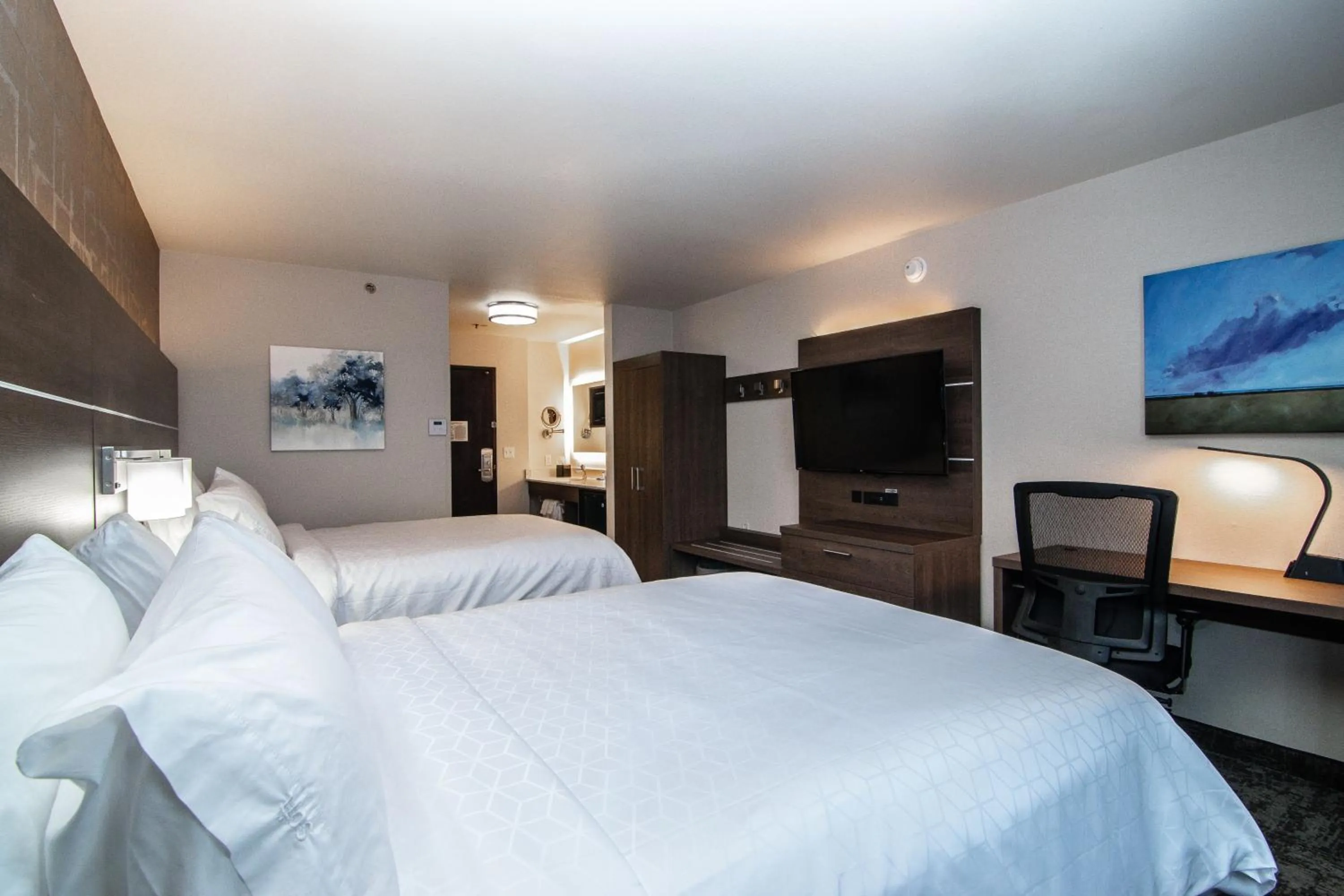 Standard Queen Room with Balcony and City View in Holiday Inn Express Spokane-Downtown by IHG