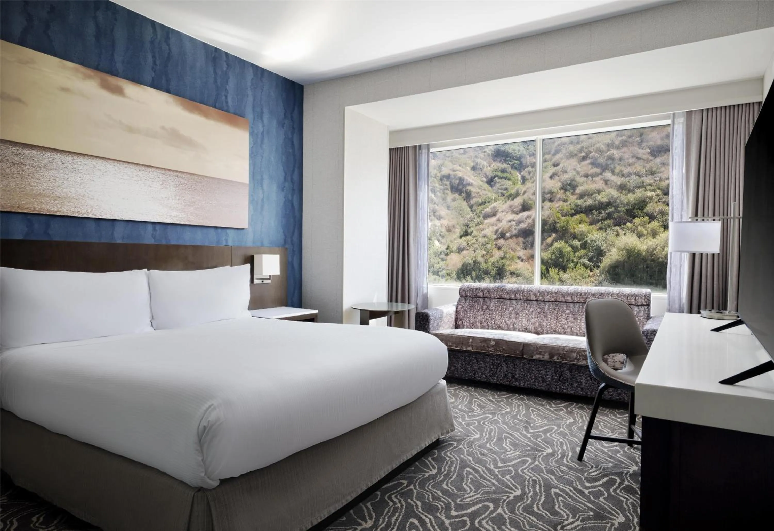 One-Bedroom King Suite with Sofa Bed in Hilton San Diego Mission Valley