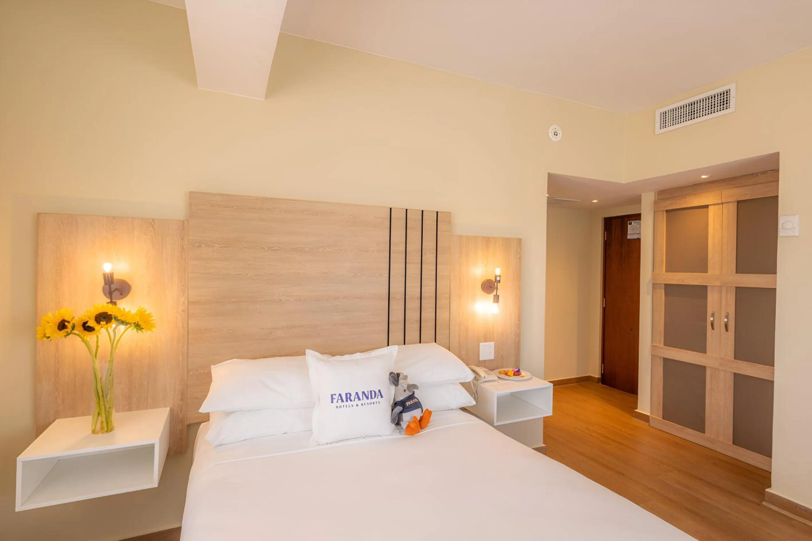 Standard Queen Bed in Hotel Faranda Express Soloy and Casino, a member of Radisson Individuals