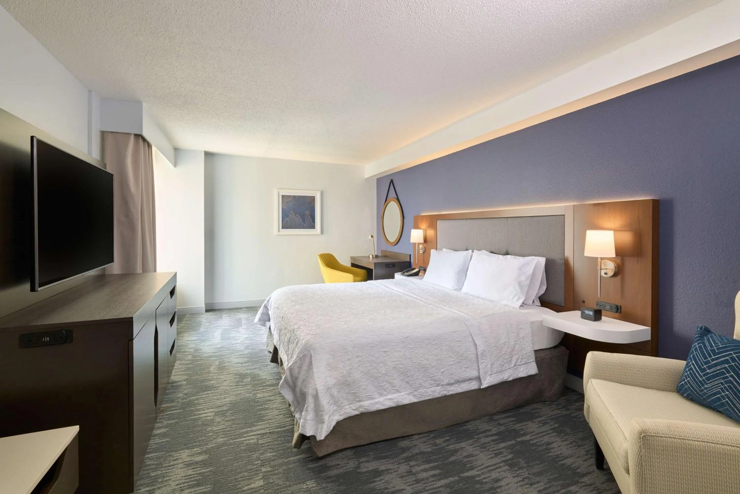 King Room with Accessible Tub - Mobility and Hearing Access/Non-Smoking in Hampton Inn Washington DC - Convention Center