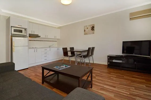 Two-Bedroom Family Apartment in Mandurah Motel and Apartments