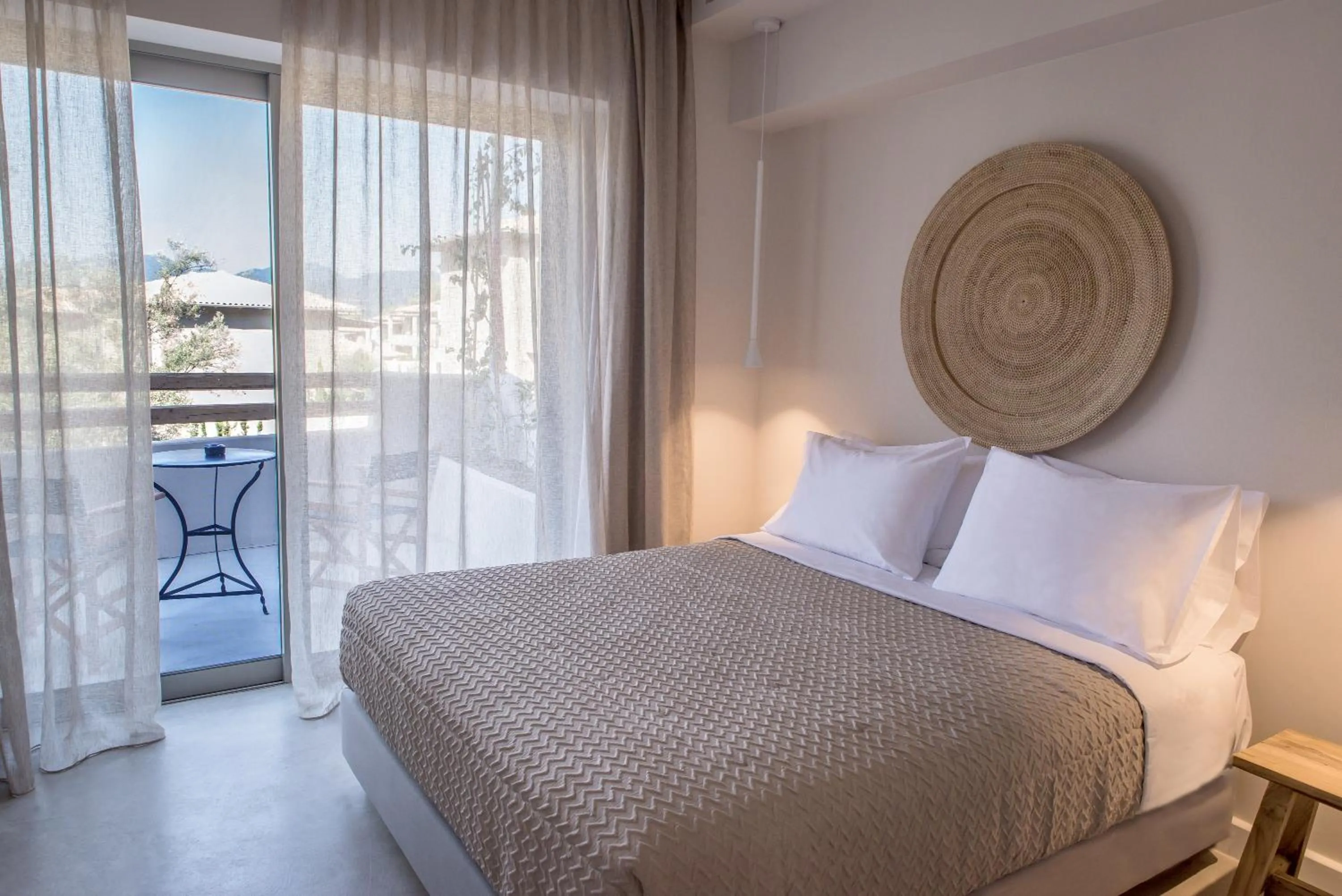 Cozy Double Room in Crystal Waters