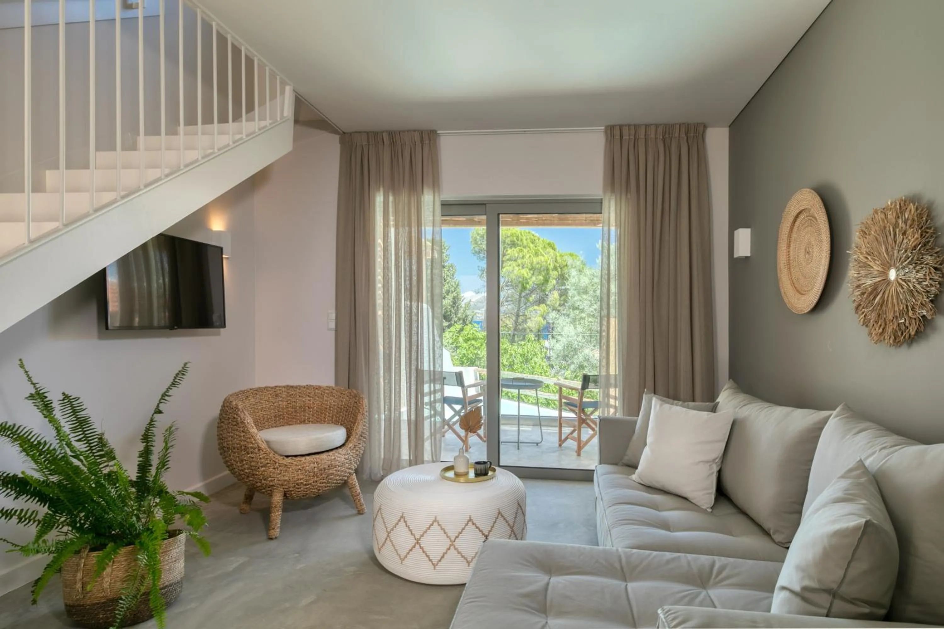Emerald Suite with Private Pool and Side Sea View in Crystal Waters