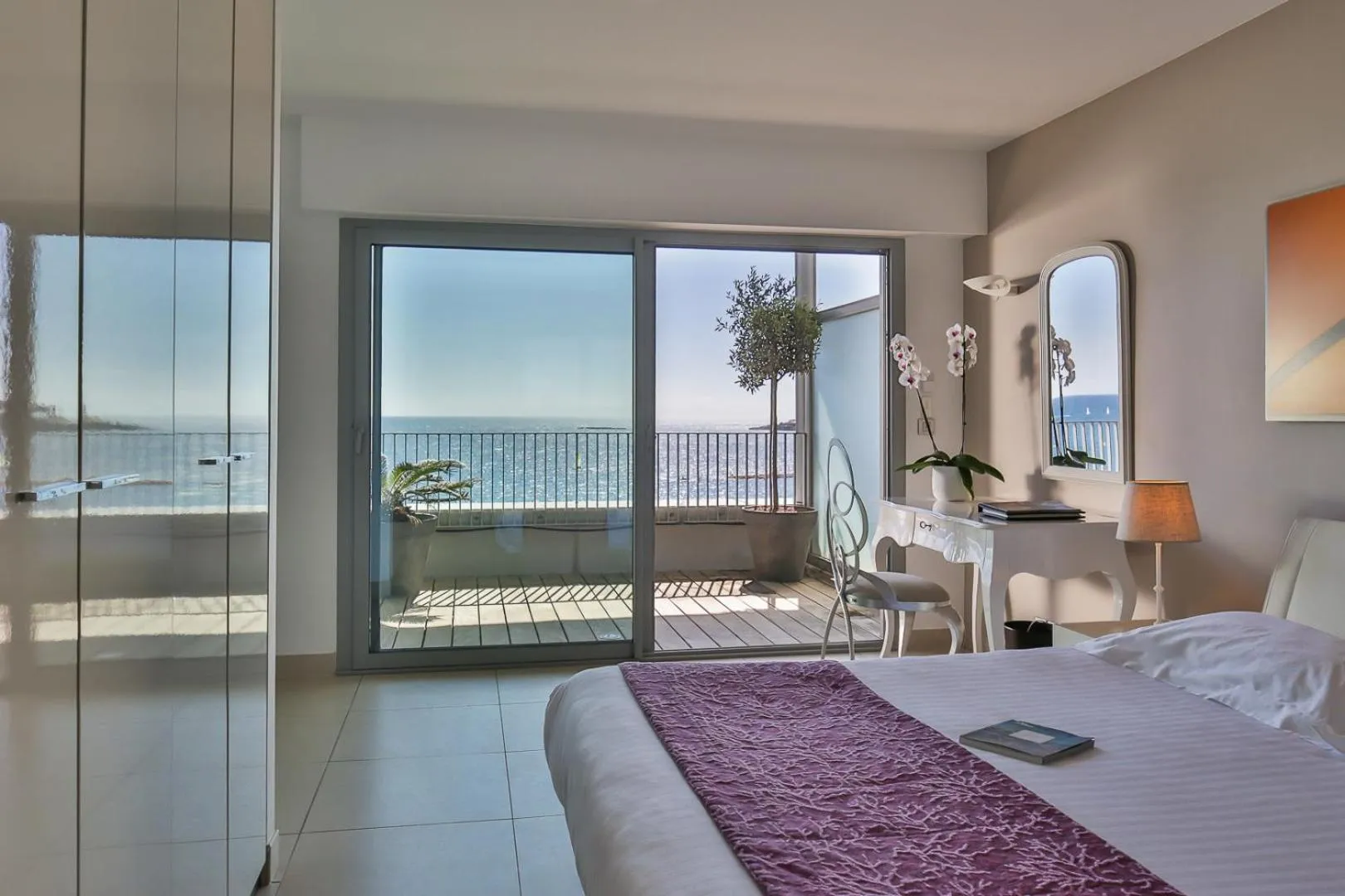 Royal Apartment with Hot Tub in Royal Antibes - Luxury Hotel, Résidence, Beach & Spa