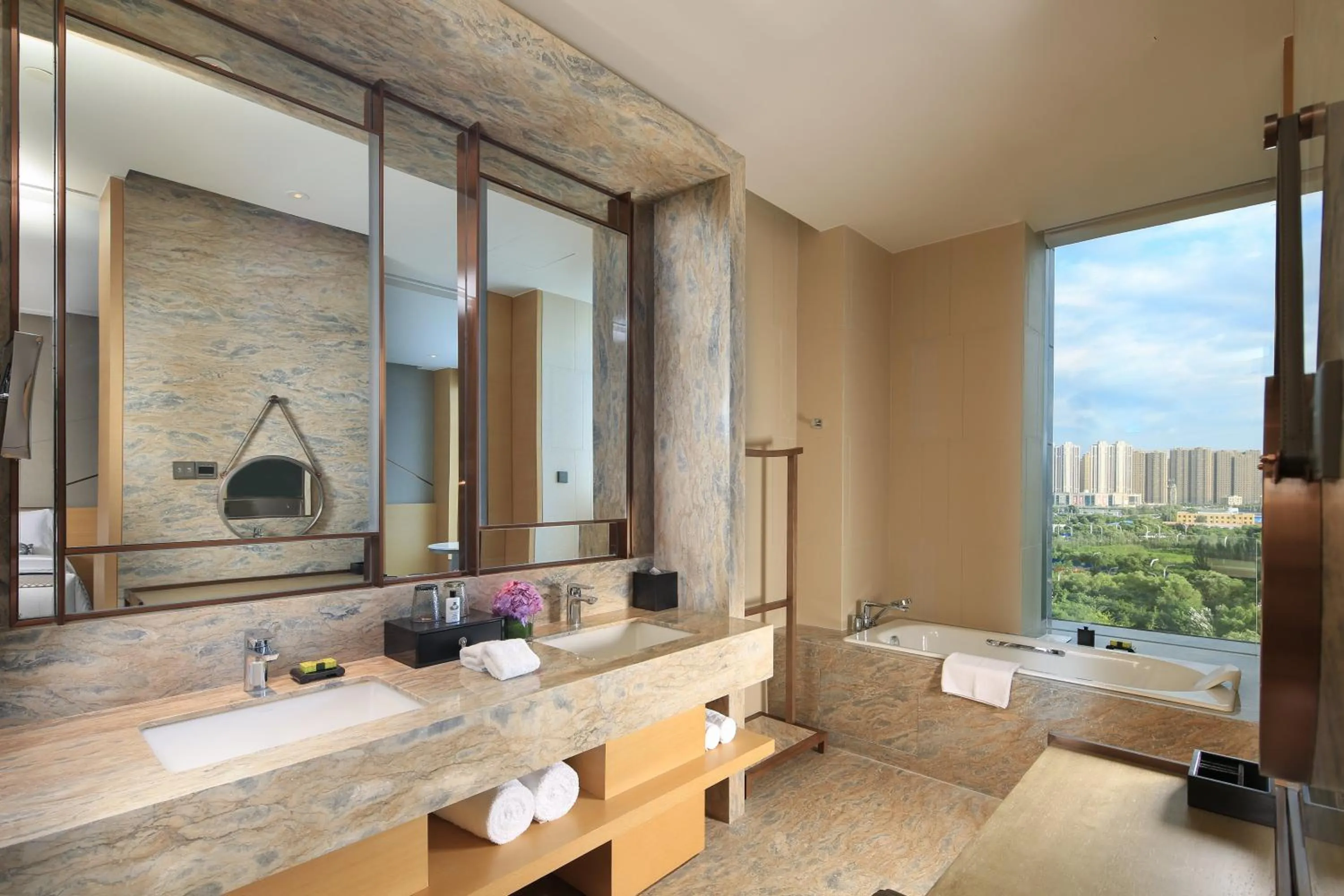 Classic King Room - Club Lounge Access in InterContinental Taiyuan by IHG