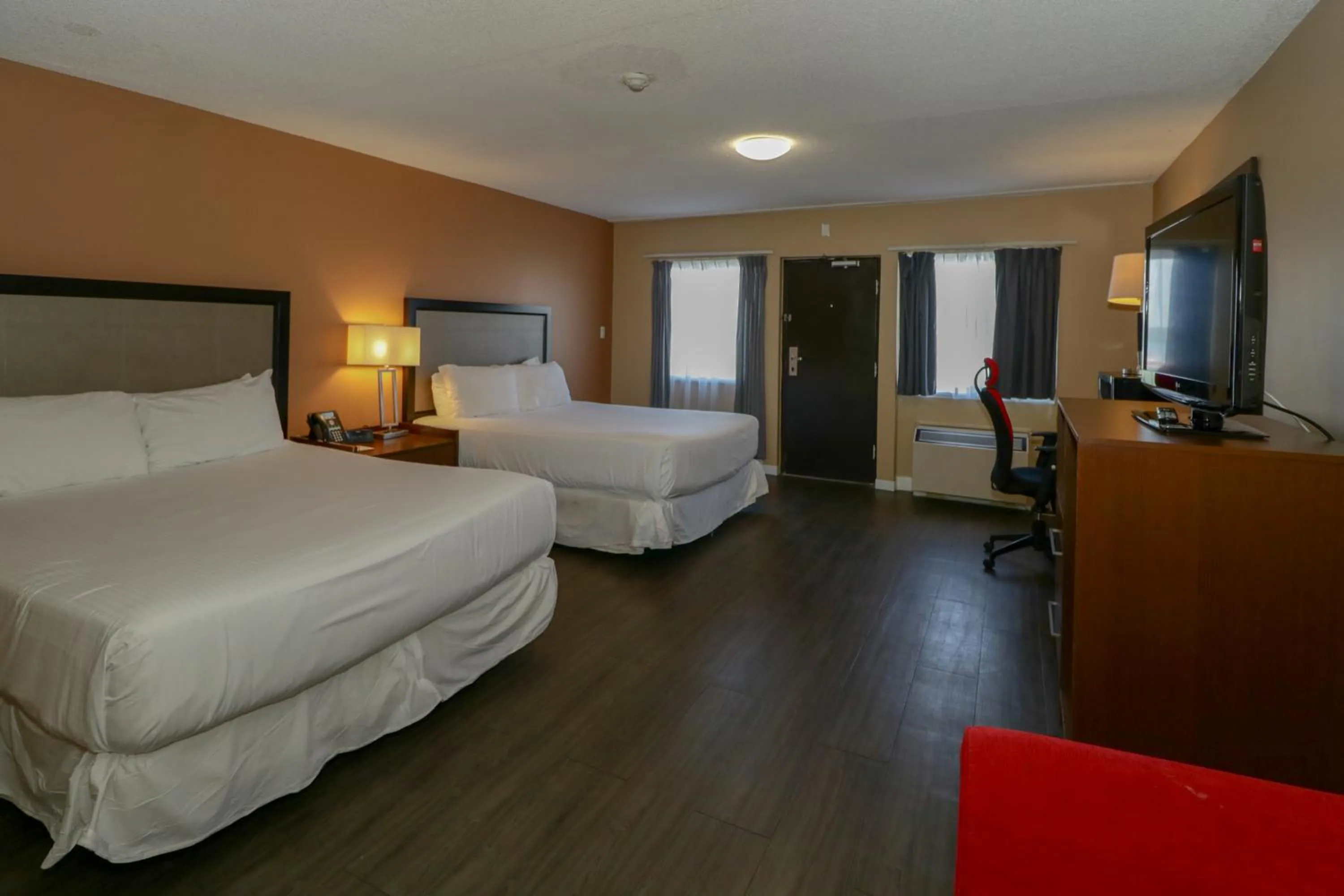 Lakeside Room with Two Queen Beds - West Wing/Non-Smoking in Ramada by Wyndham Jackson's Point