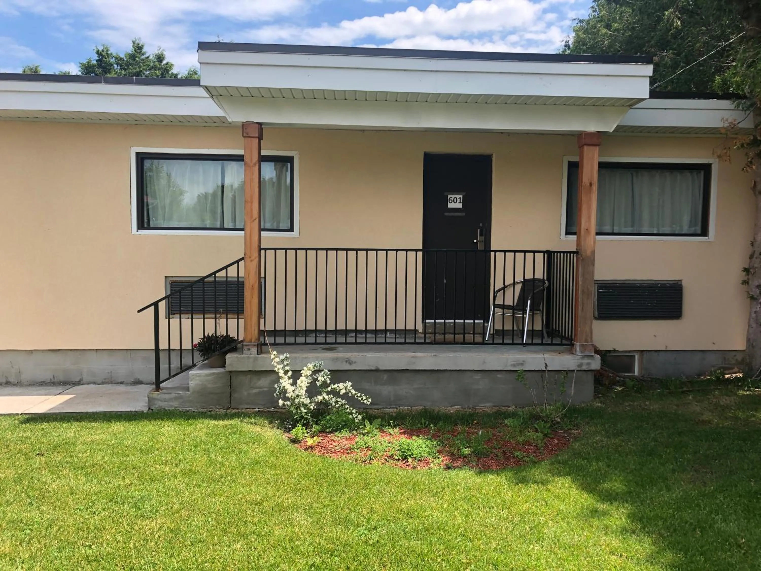 Two-Bedroom Cottage in Ramada by Wyndham Jackson's Point