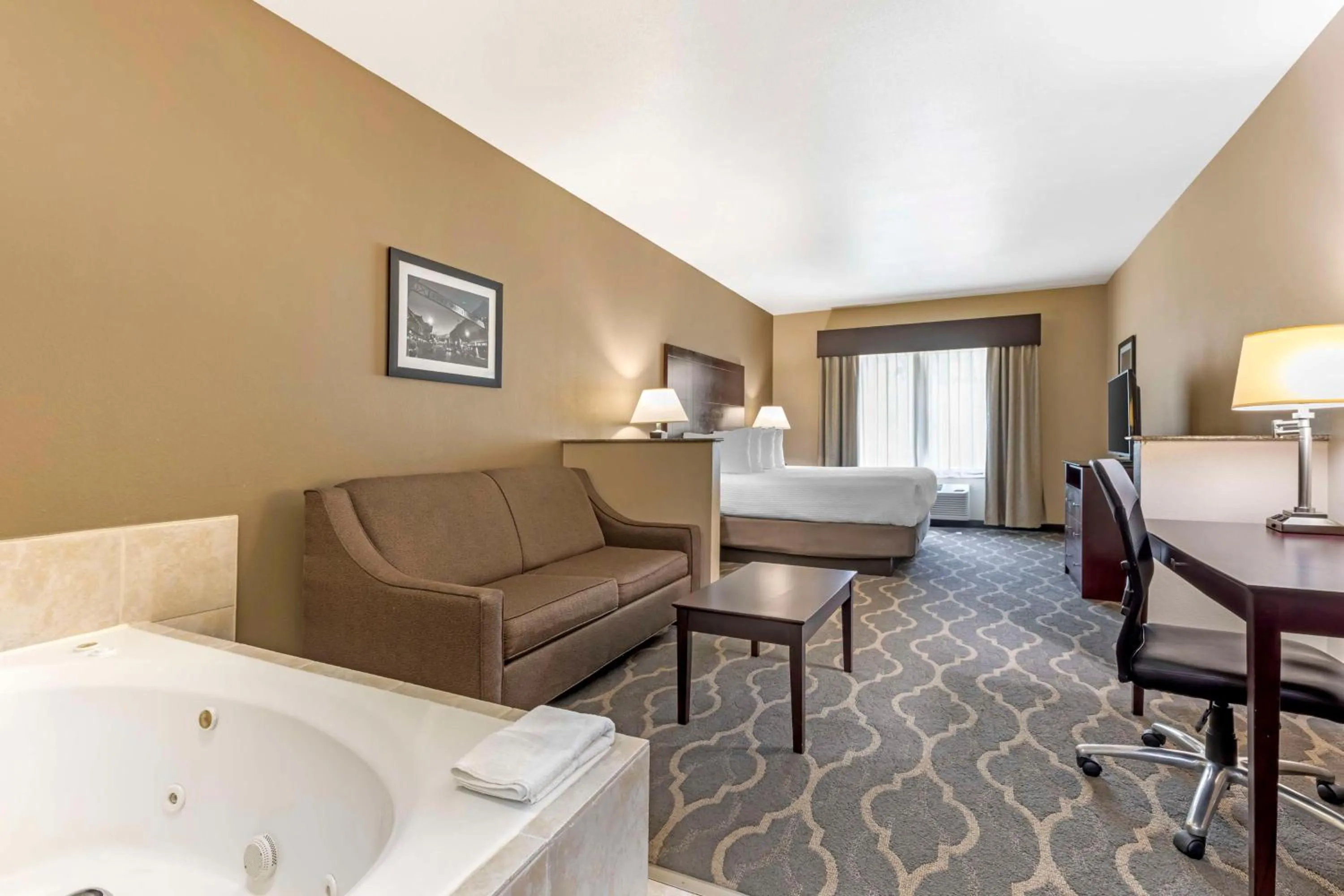 King Suite with Spa Bath - Non-Smoking in Best Western Plus Burleson Inn & Suites
