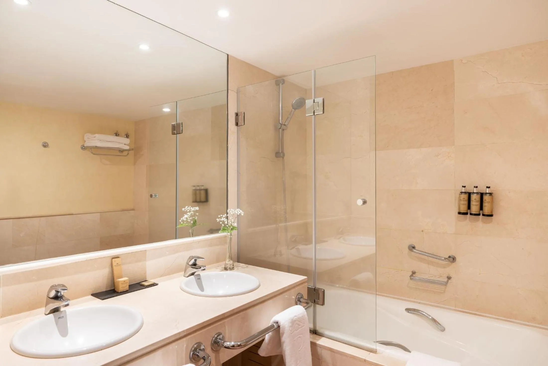 Standard Double Room (2 Adults + 1 Child) in Parador de Cruz de Tejeda