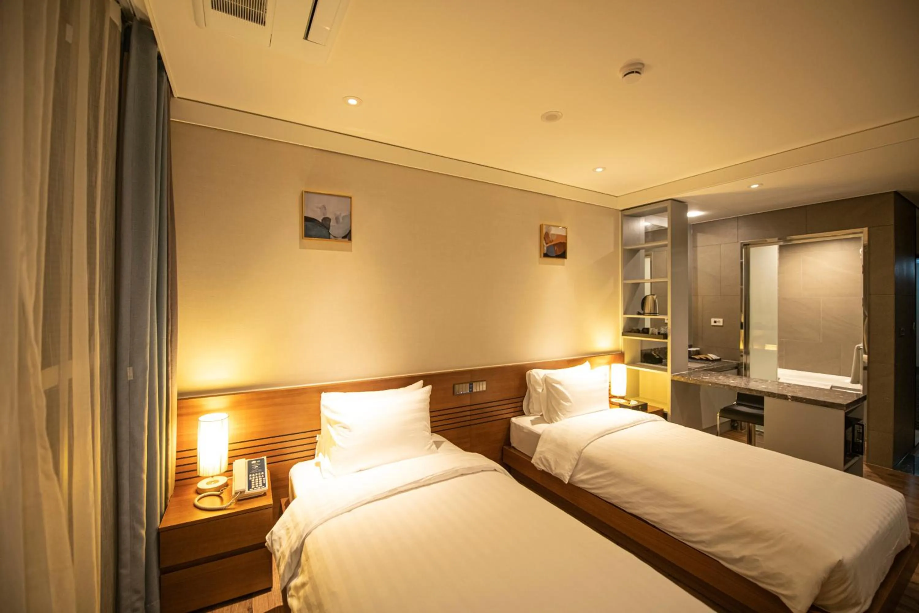 Standard Twin Room in J One Hotel Cheongju