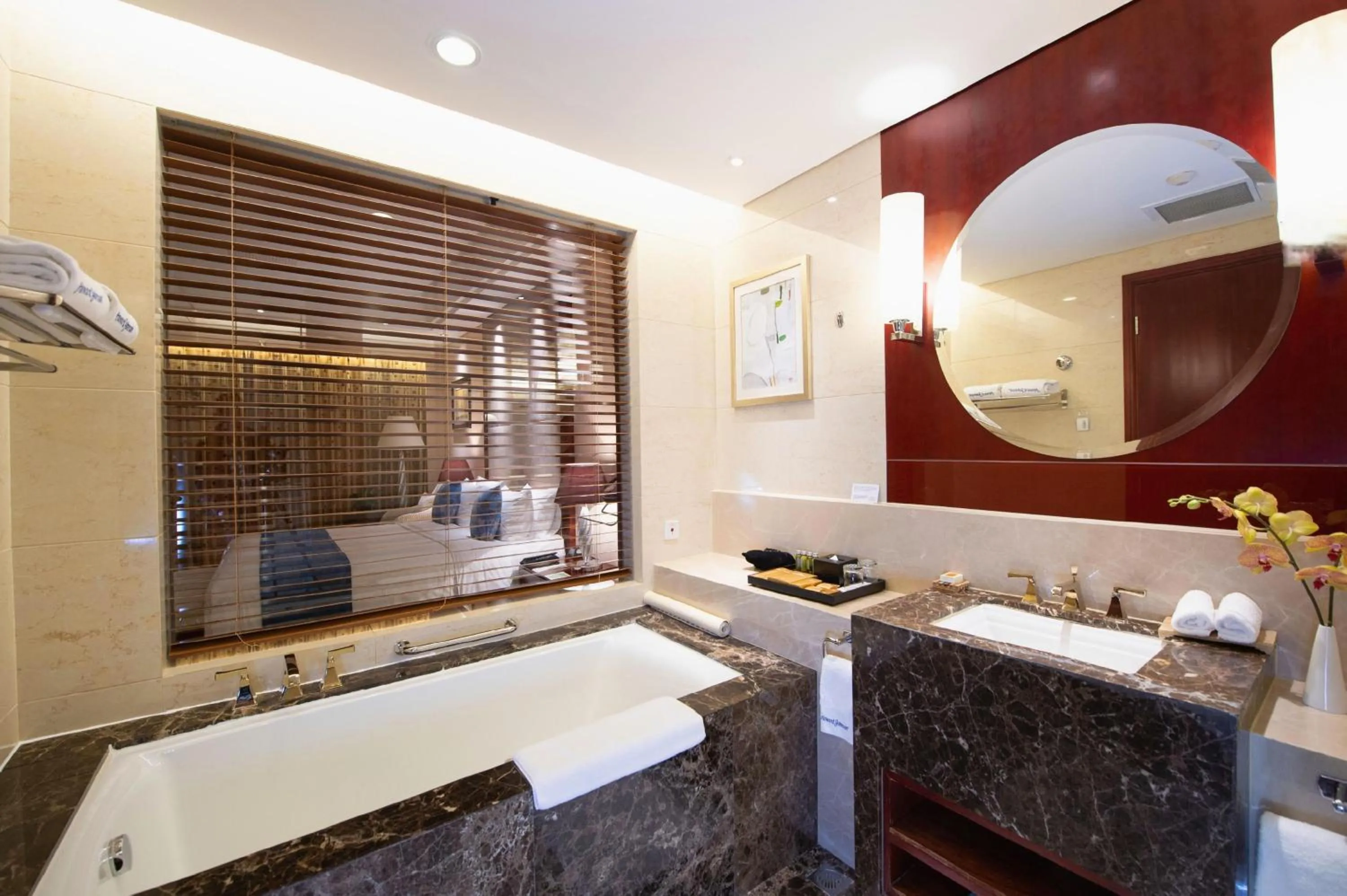 Family Suite with One King and One Twin Bed - Smoking in Howard Johnson Tropical Garden Plaza Kunming