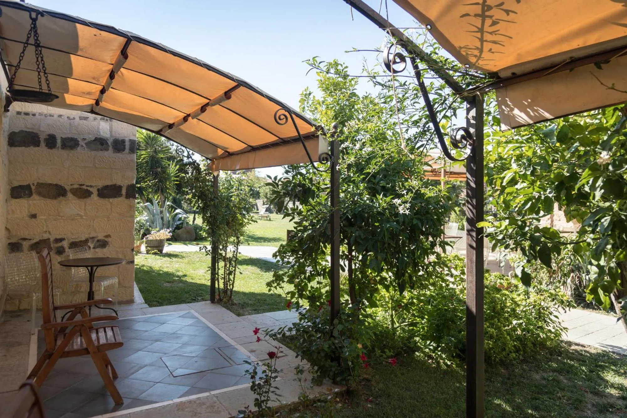 Double Room with Garden View - single occupancy in Hotel Maison Tresnuraghes