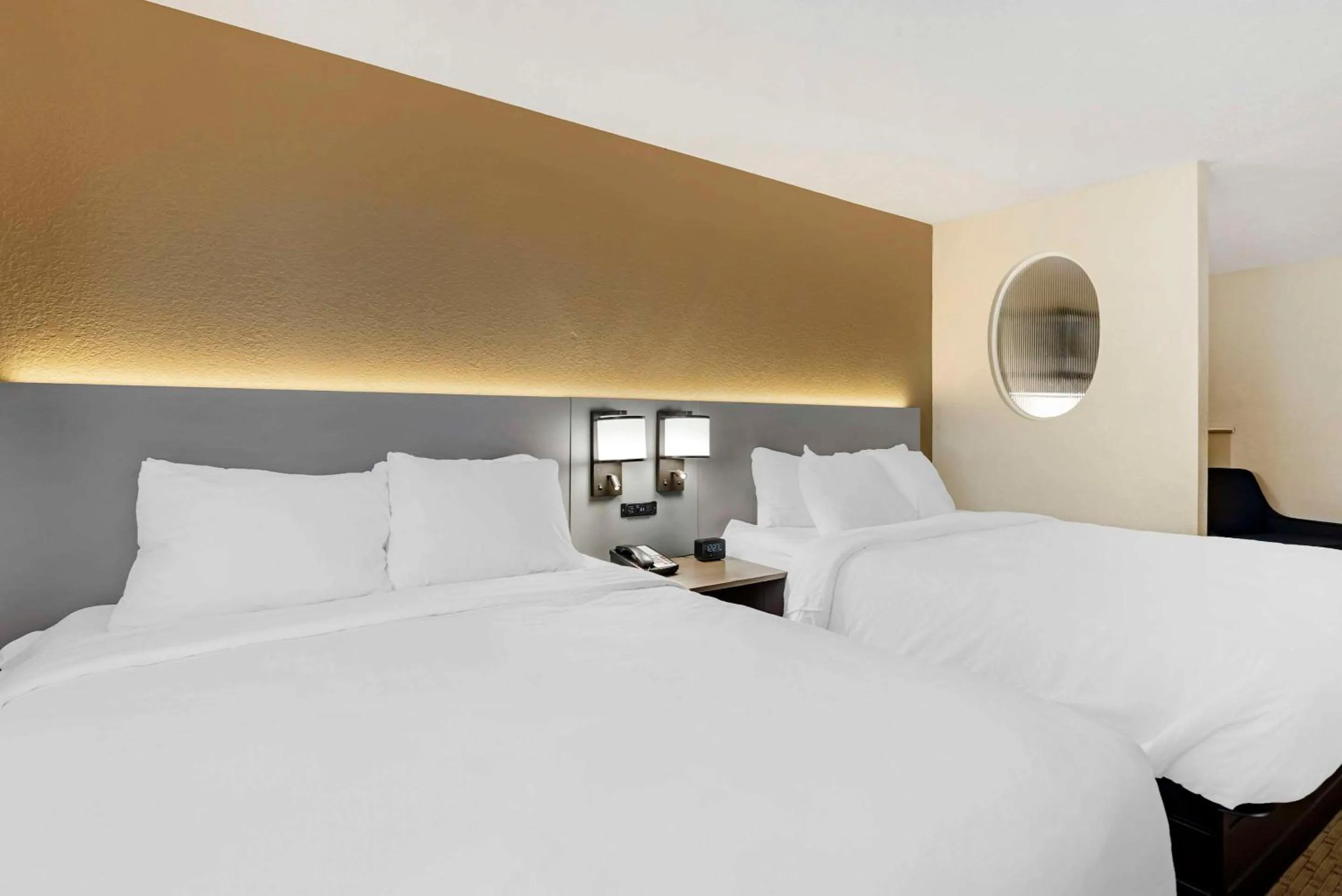 Family Suite - Non-Smoking in Comfort Suites Merrillville near US 30