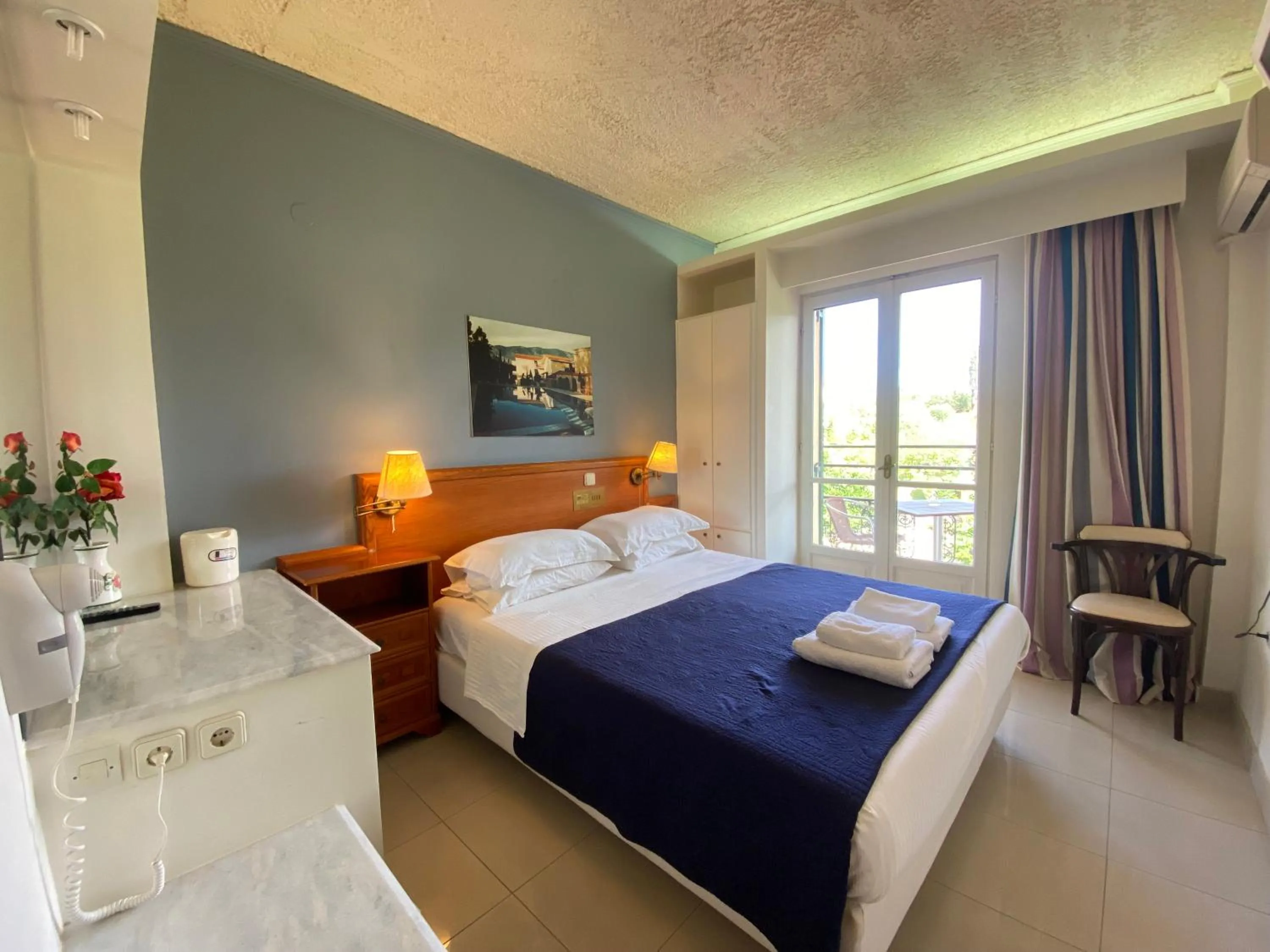 Double or Twin Room with Garden View in Sunrise Inn