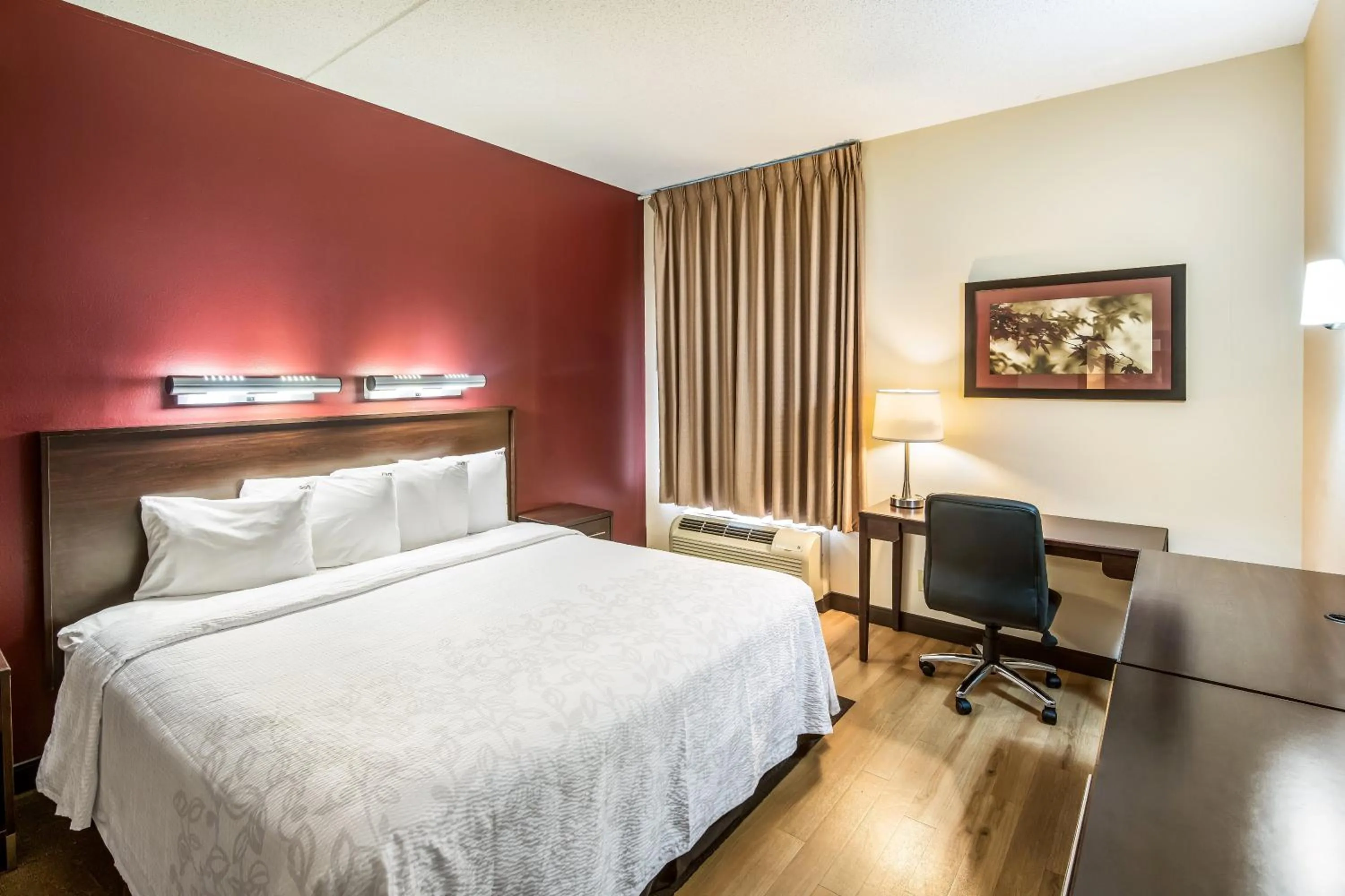 Superior King Room Disability Access Smoke Free in Red Roof Inn PLUS+ South Deerfield - Amherst