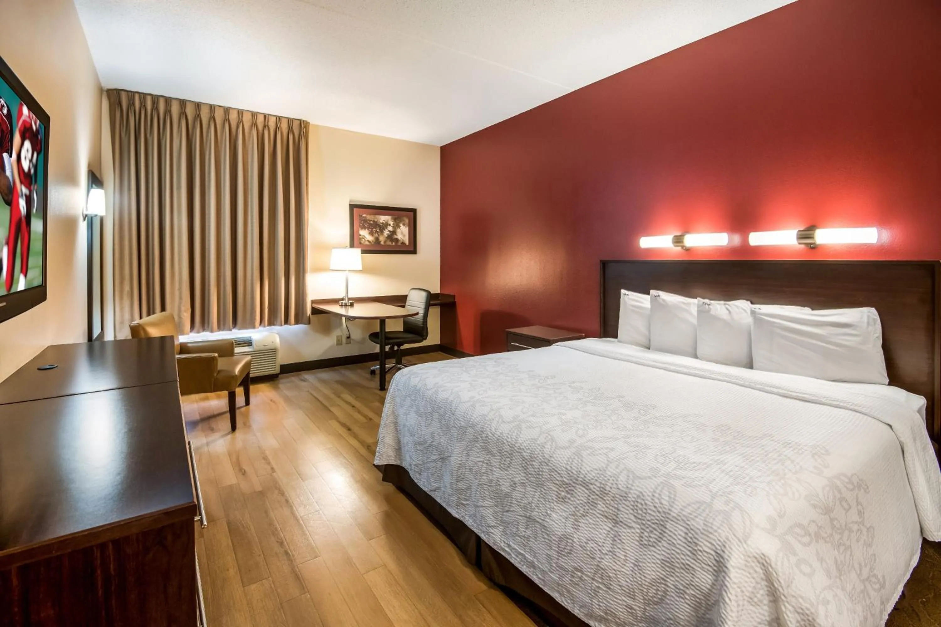 Superior King Room Smoke Free in Red Roof Inn PLUS+ South Deerfield - Amherst