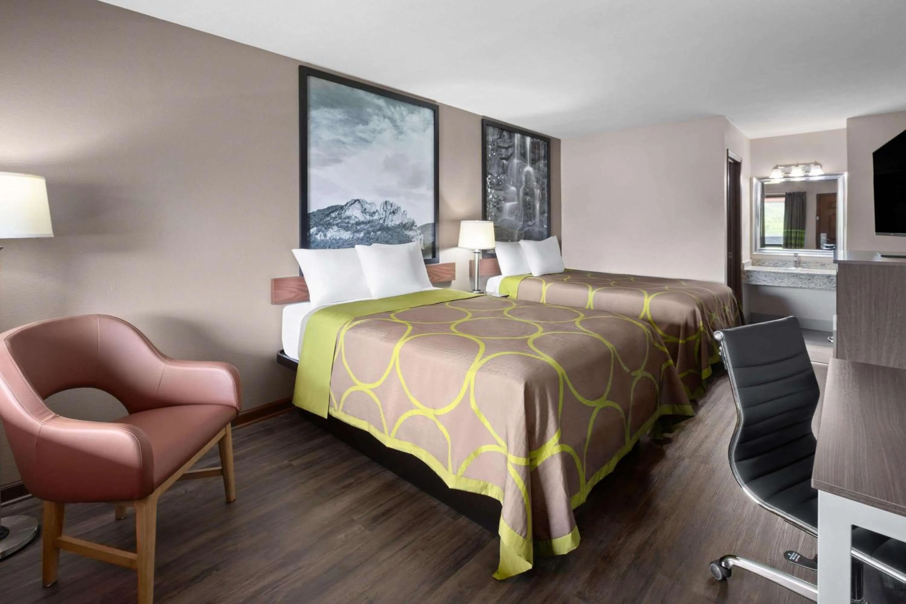 2 Double Beds, Non-Smoking in Super 8 by Wyndham Bridgeport/Clarksburg Area