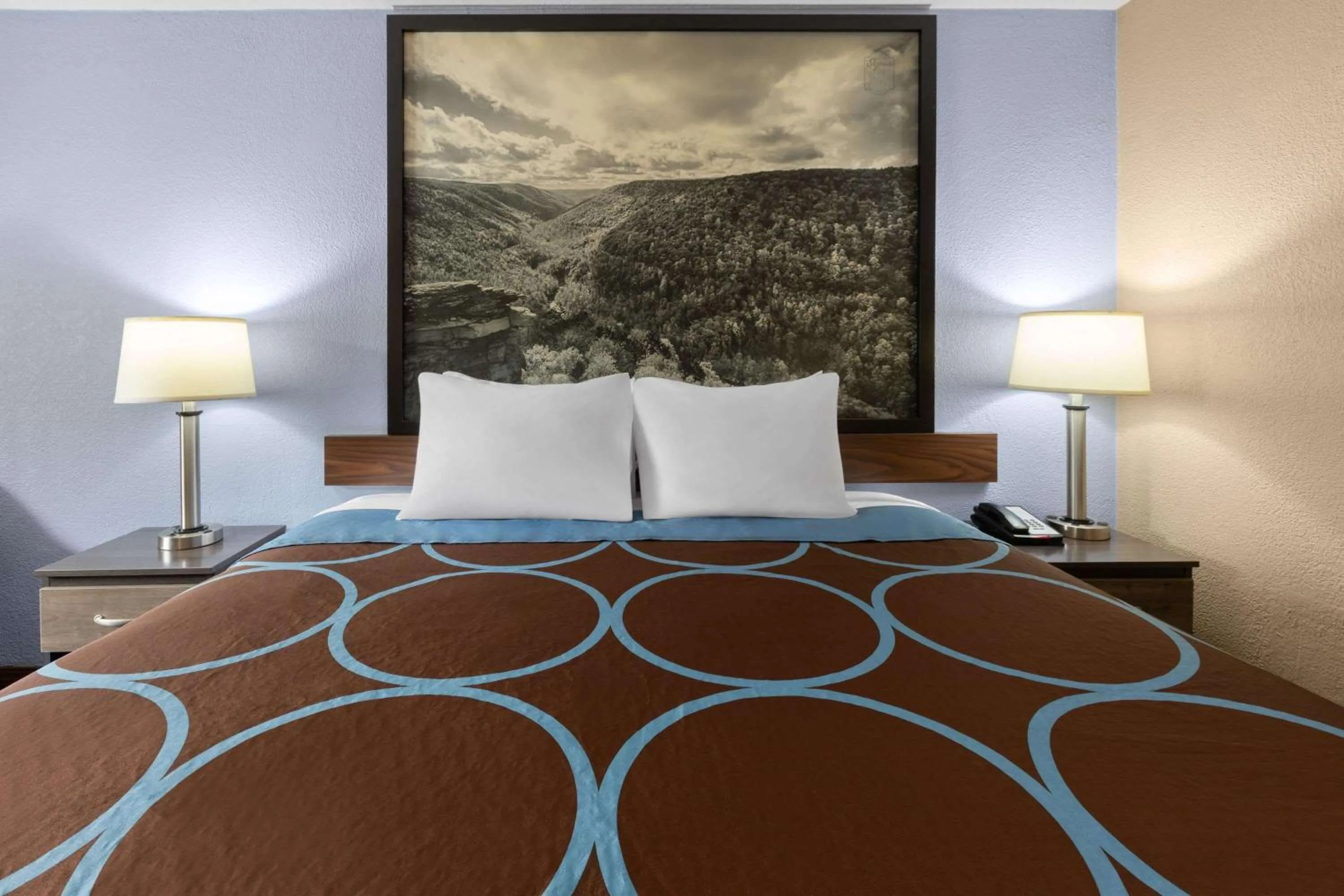 1 King Bed, Mobility/Hearing Accessible Room, Bathtub w/ Grab Bars, Non-Smoking in Super 8 by Wyndham Bridgeport/Clarksburg Area