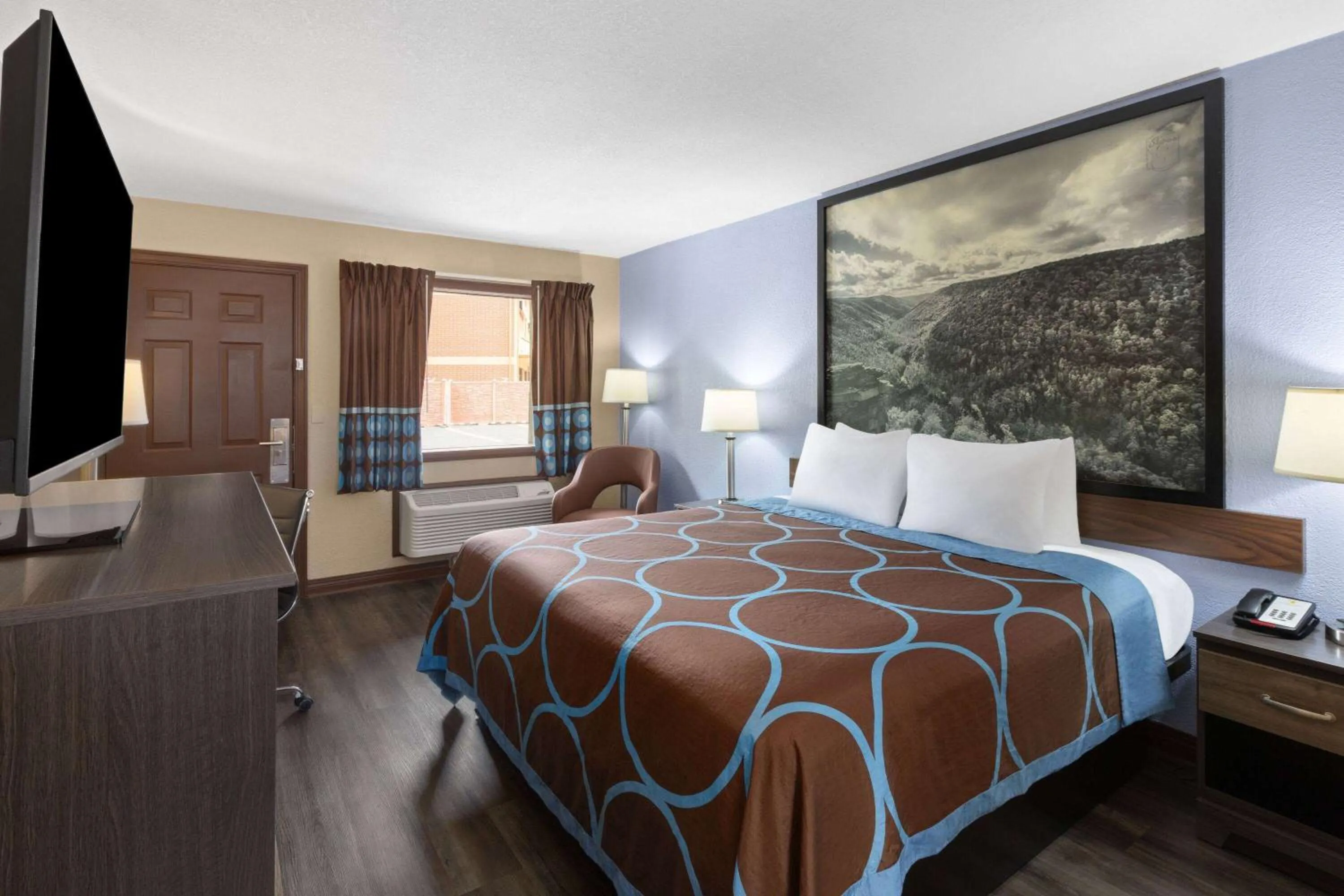 King Room - Smoking in Super 8 by Wyndham Bridgeport/Clarksburg Area