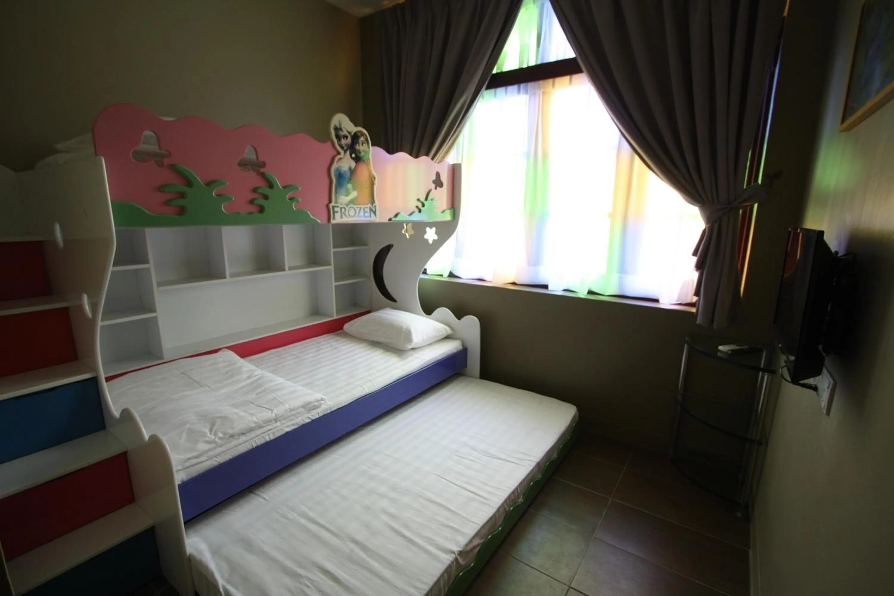 Standard Studio in Shamrock Greenhill