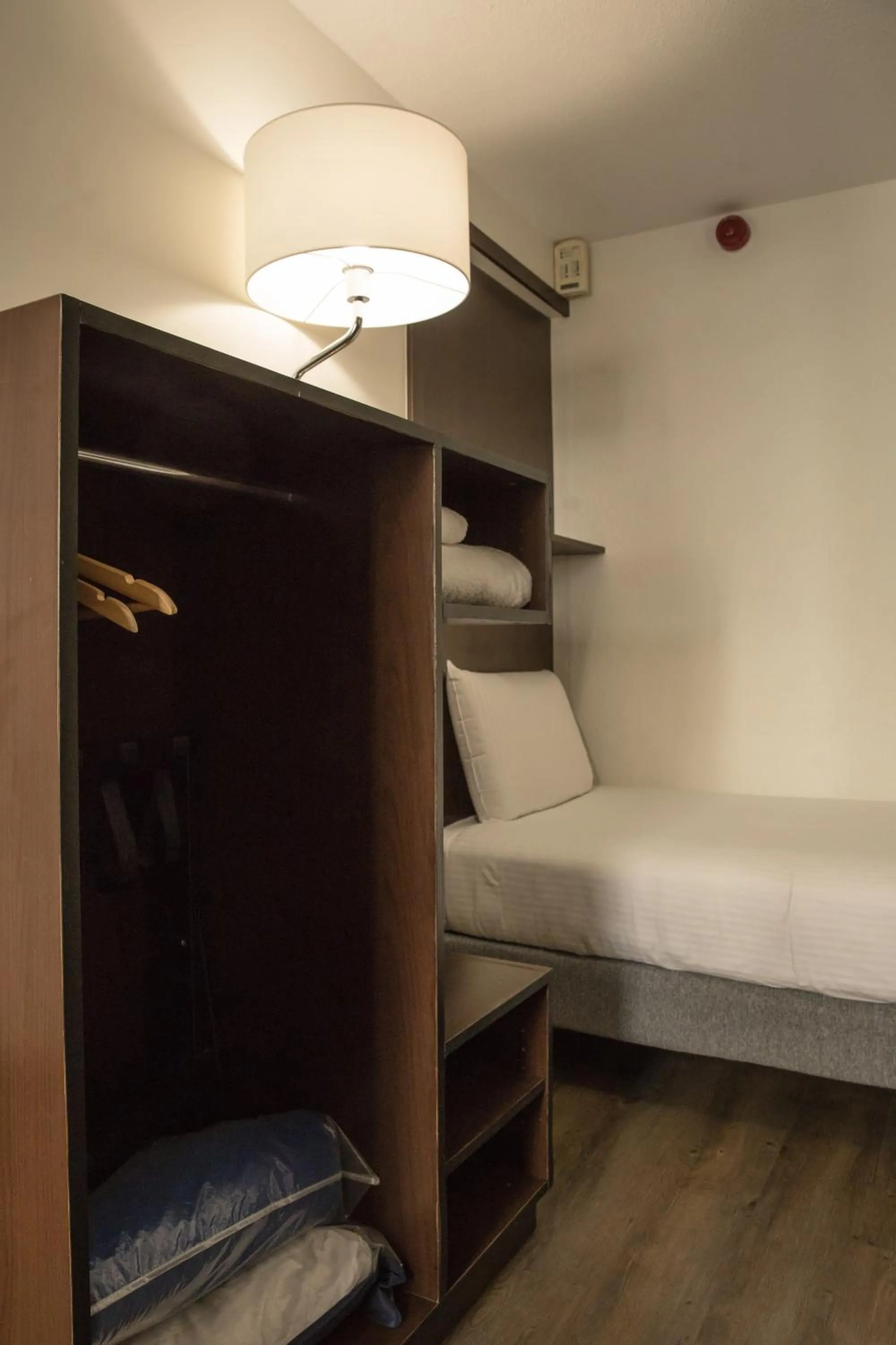 One Single Bed in Kyriad Villefranche Sur Saone Porte du Beaujolais -Rénové-