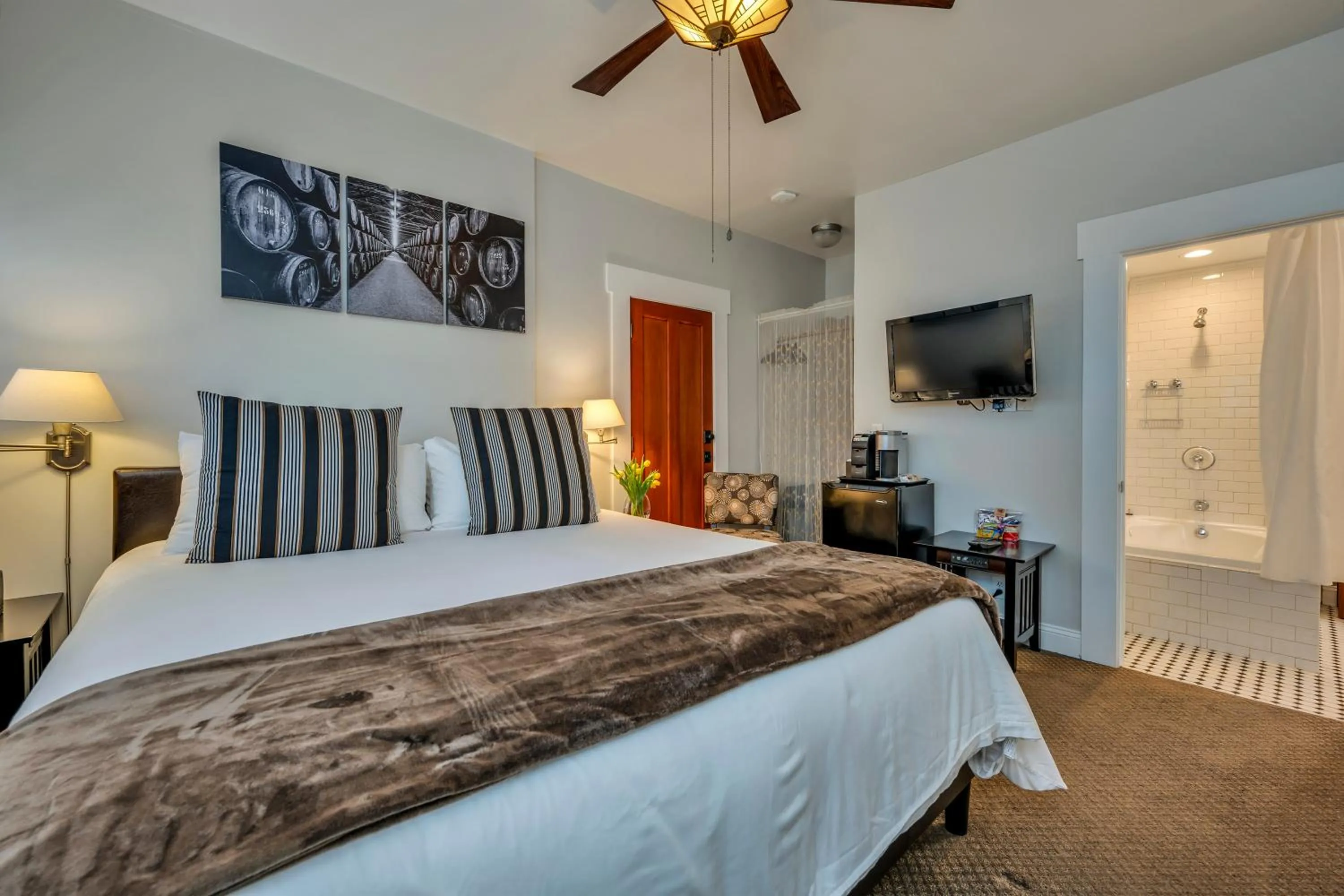 King Suite with Balcony in Craftsman Inn