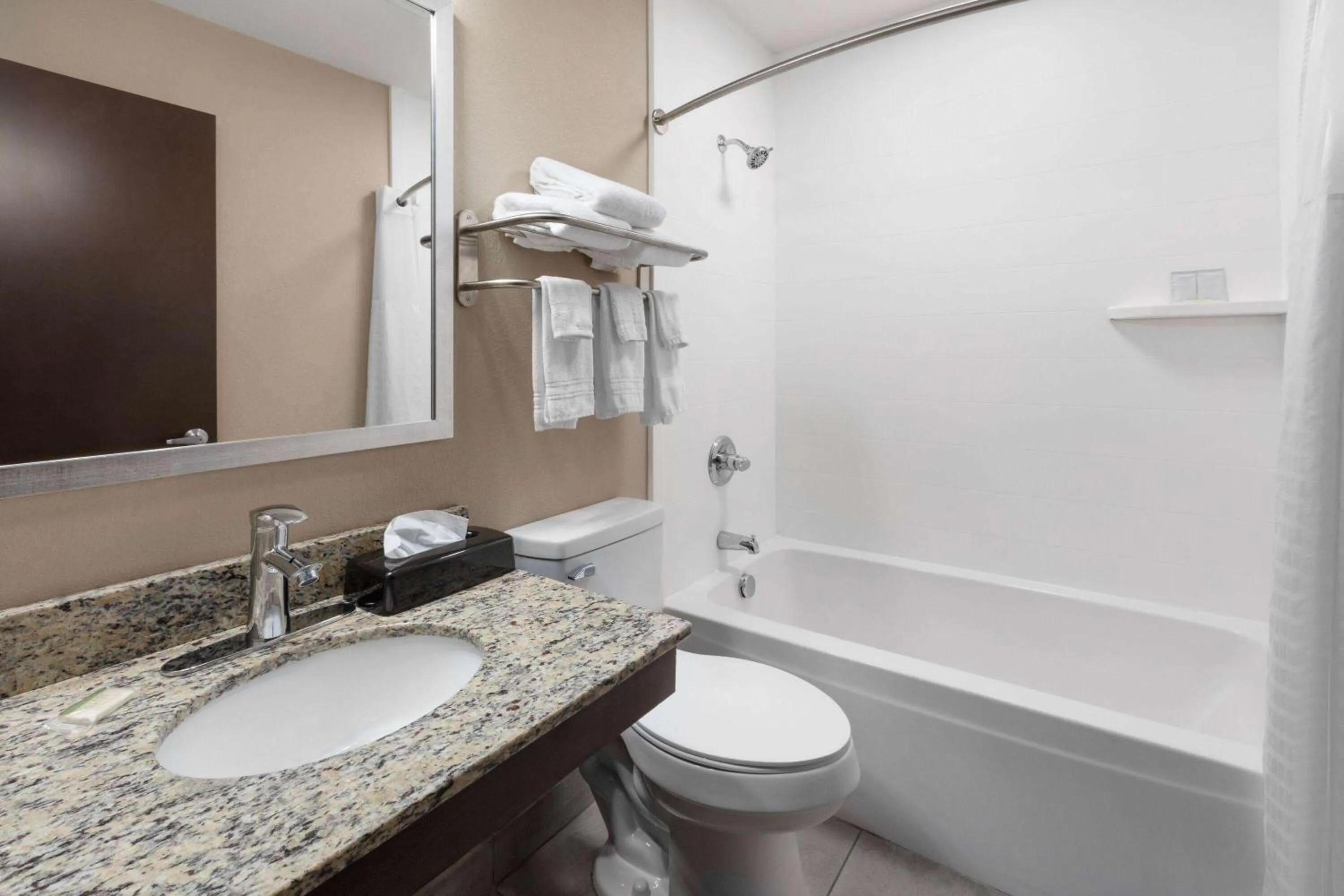 Business King Room - Non-Smoking in Super 8 by Wyndham Fairmont