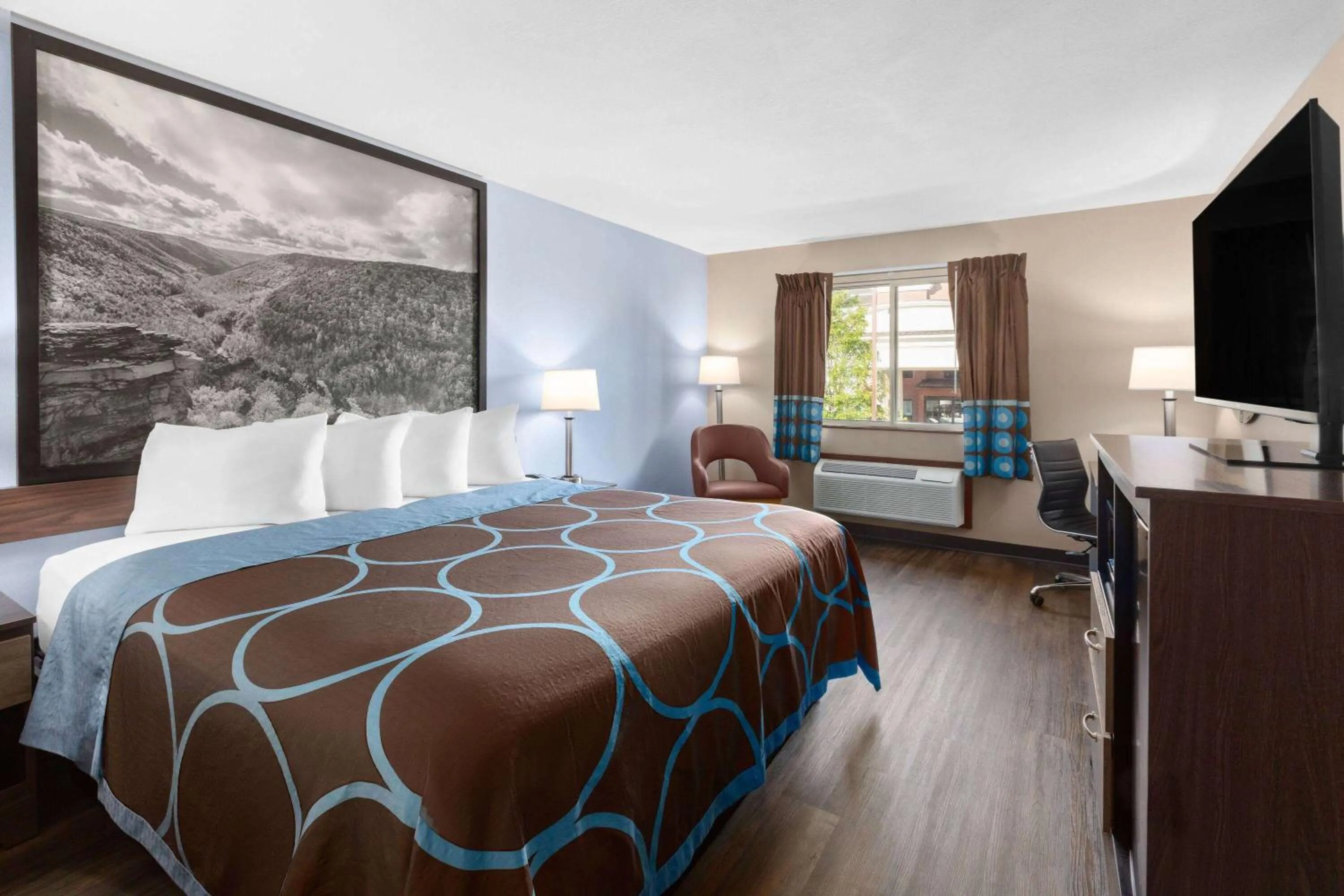 King Room - Non-Smoking in Super 8 by Wyndham Fairmont