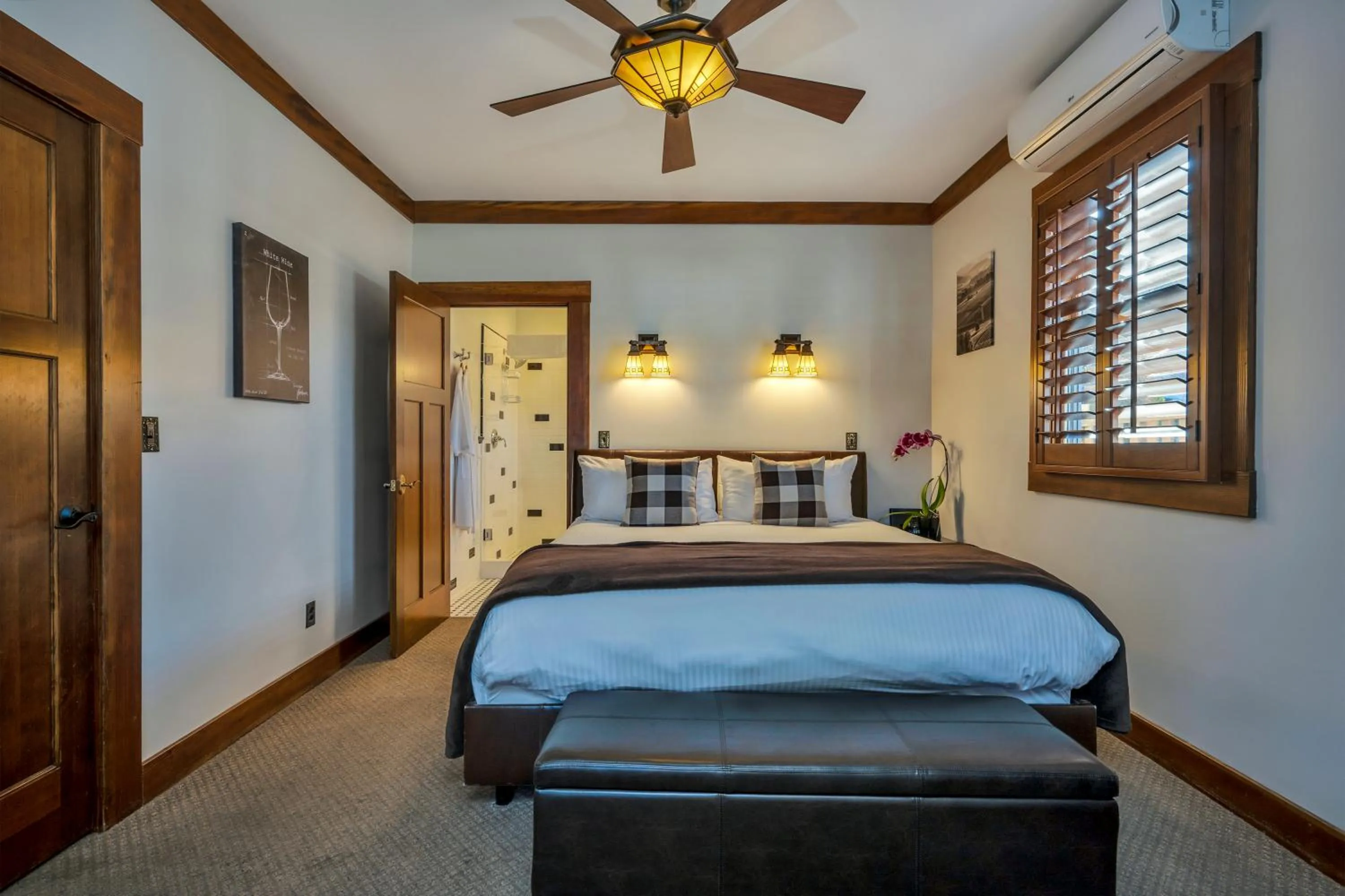 King Suite with Spa Bath in Calistoga Wine Way Inn