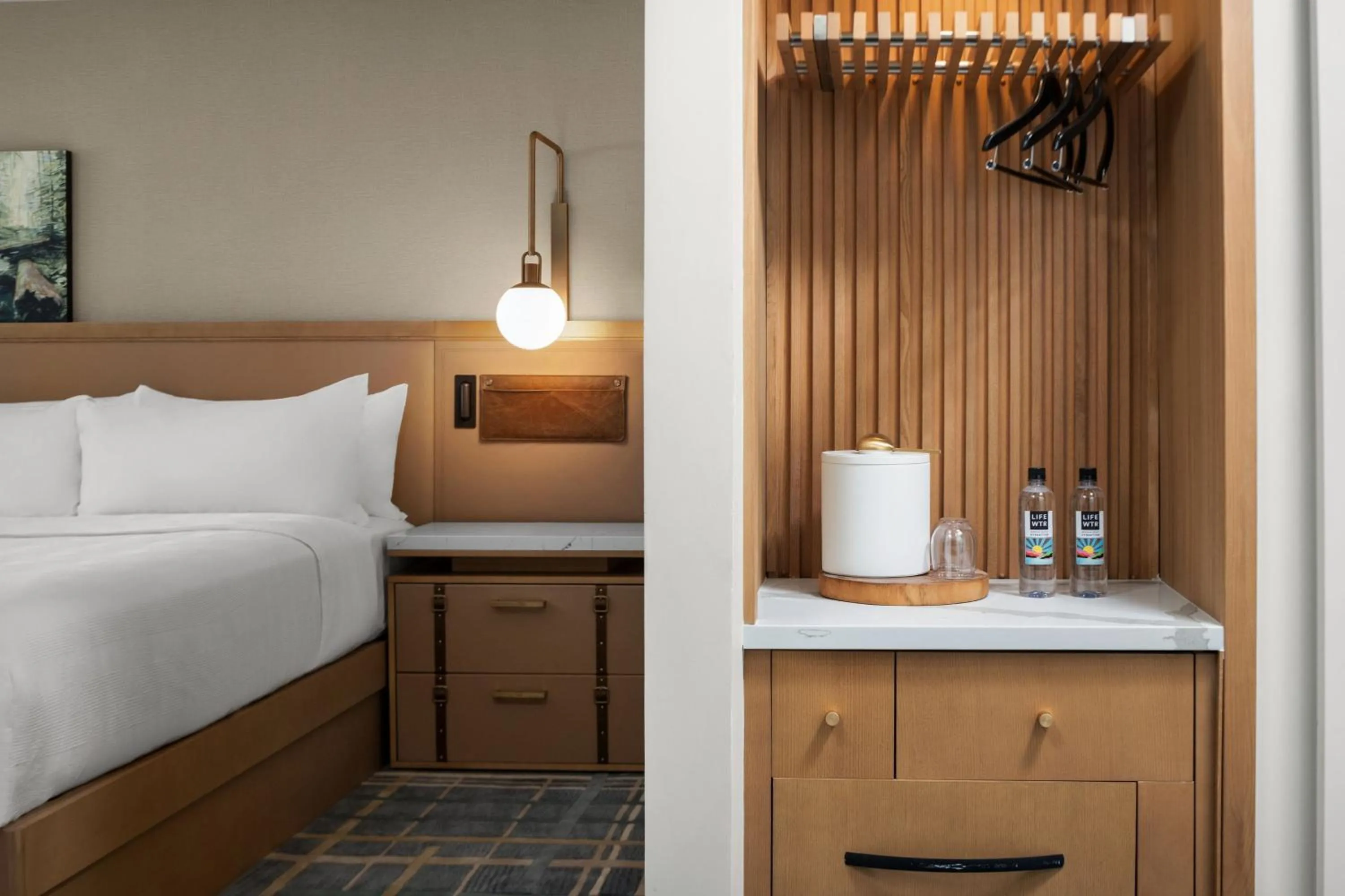 King Suite in The Inelle, Oakhurst Yosemite, a Tribute Portfolio Hotel