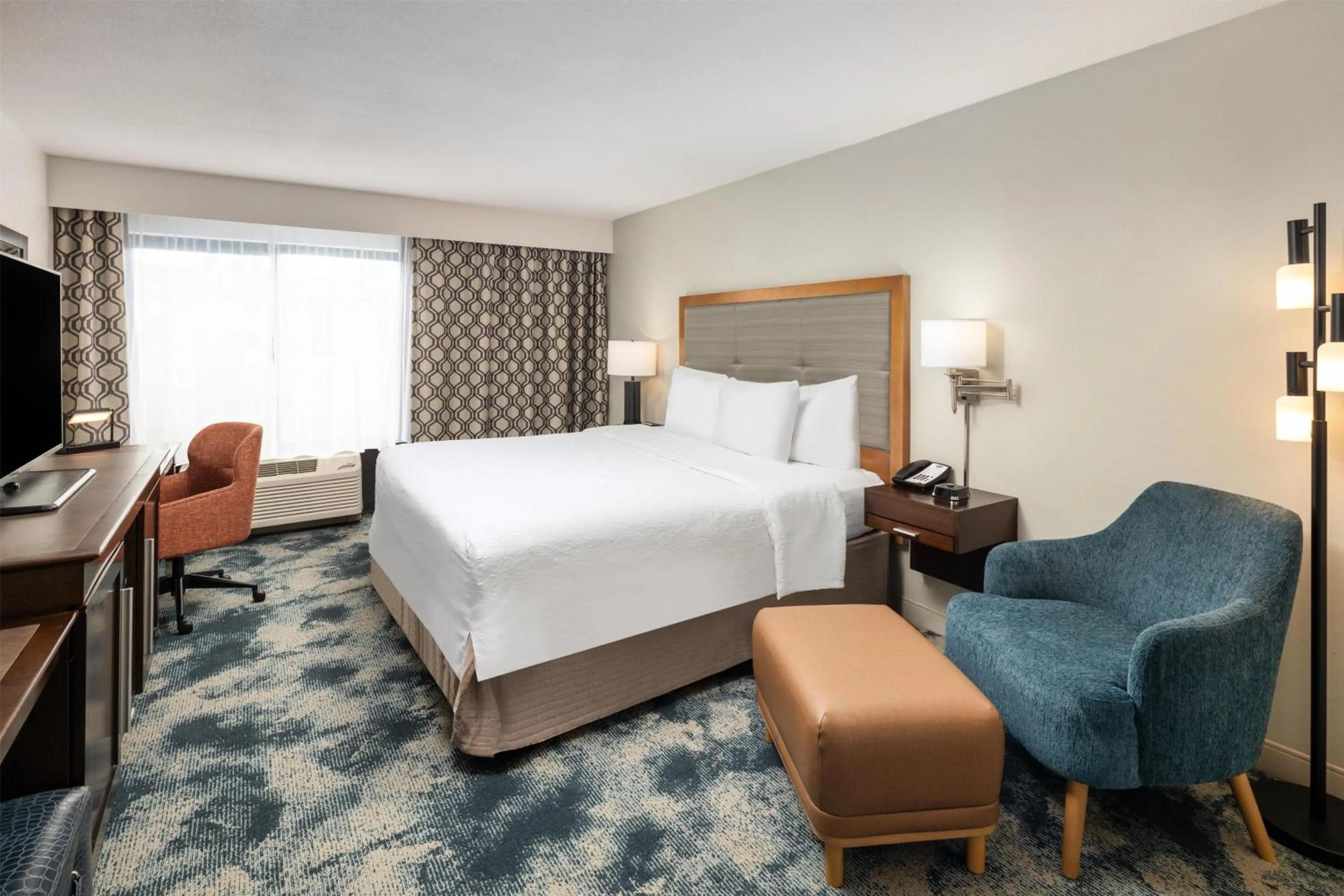 King Room with King Bed - Non-Smoking in Hampton Inn Portland East