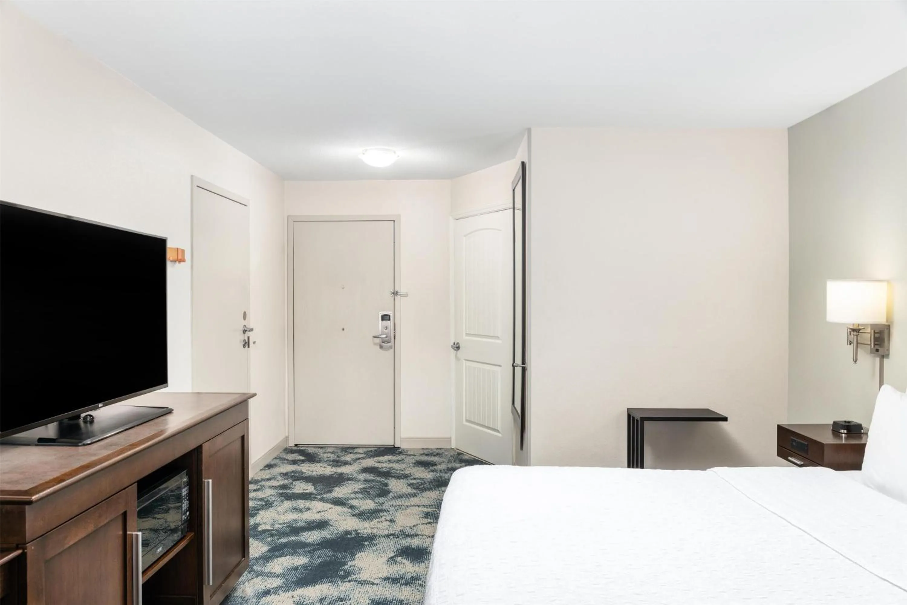 Queen Room with Mobility Access/Non-Smoking in Hampton Inn Portland East