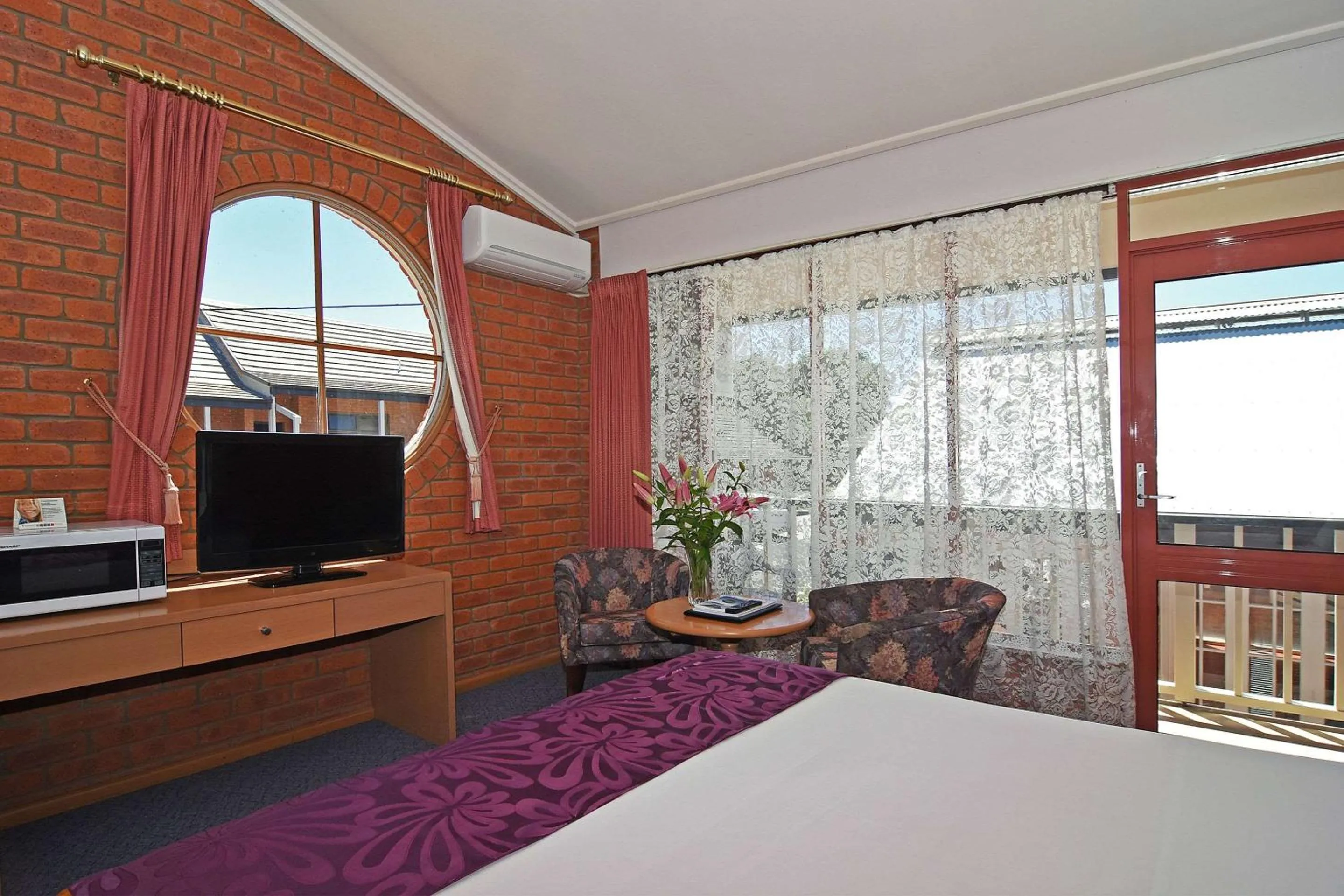 Standard Queen Room in Main Lead Ballarat Motel